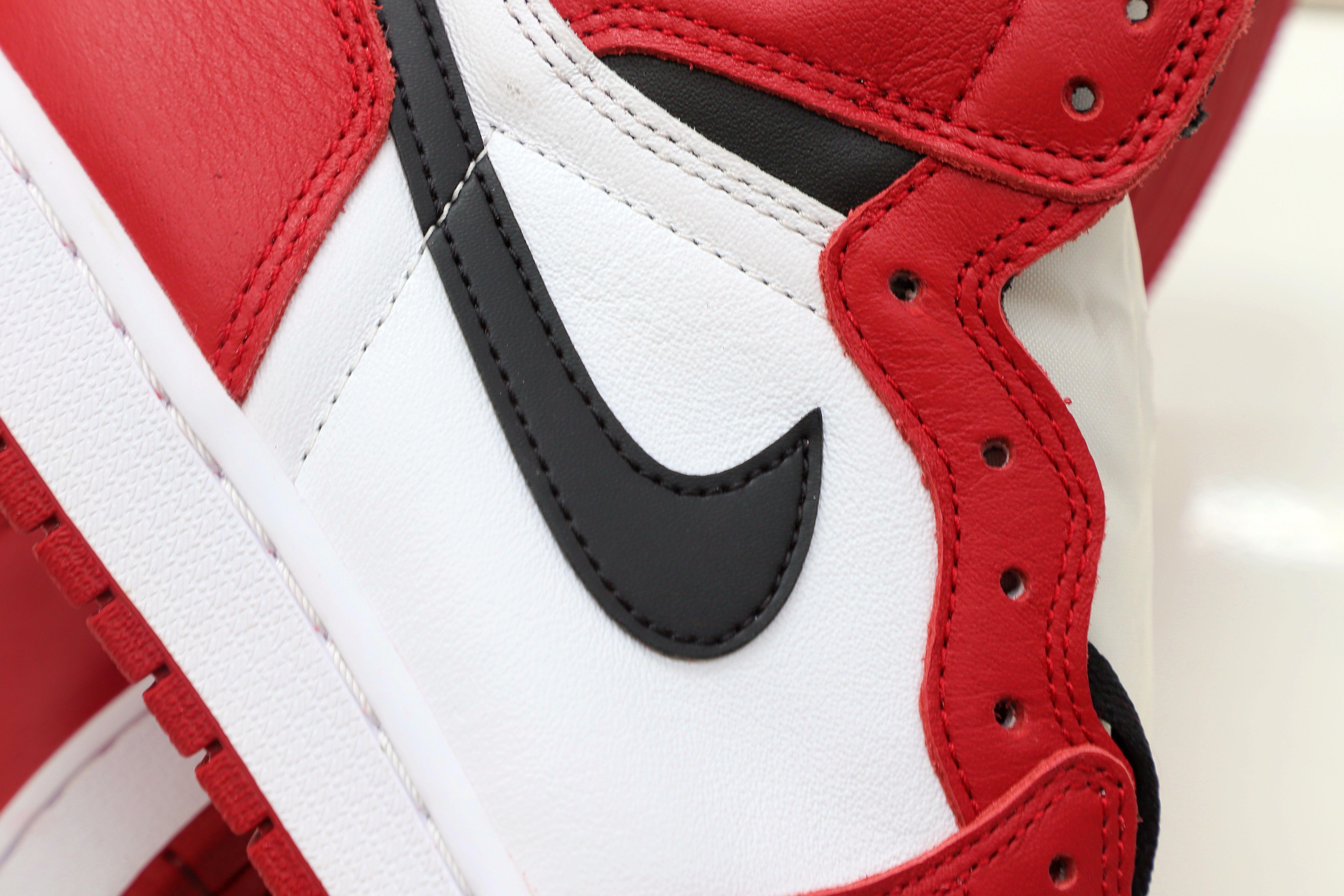 AIR JORDAN 1 RETRO HIGH OG 'CHICAGO' 2015