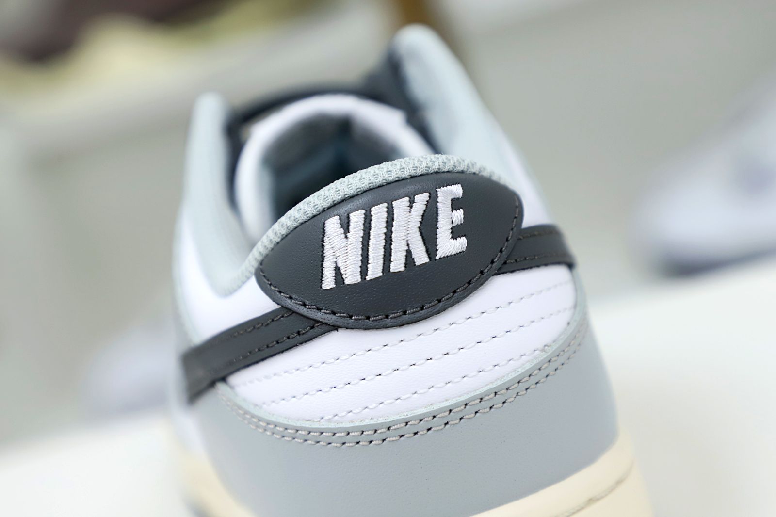 Nike Dunk Low  Light Smoke Grey