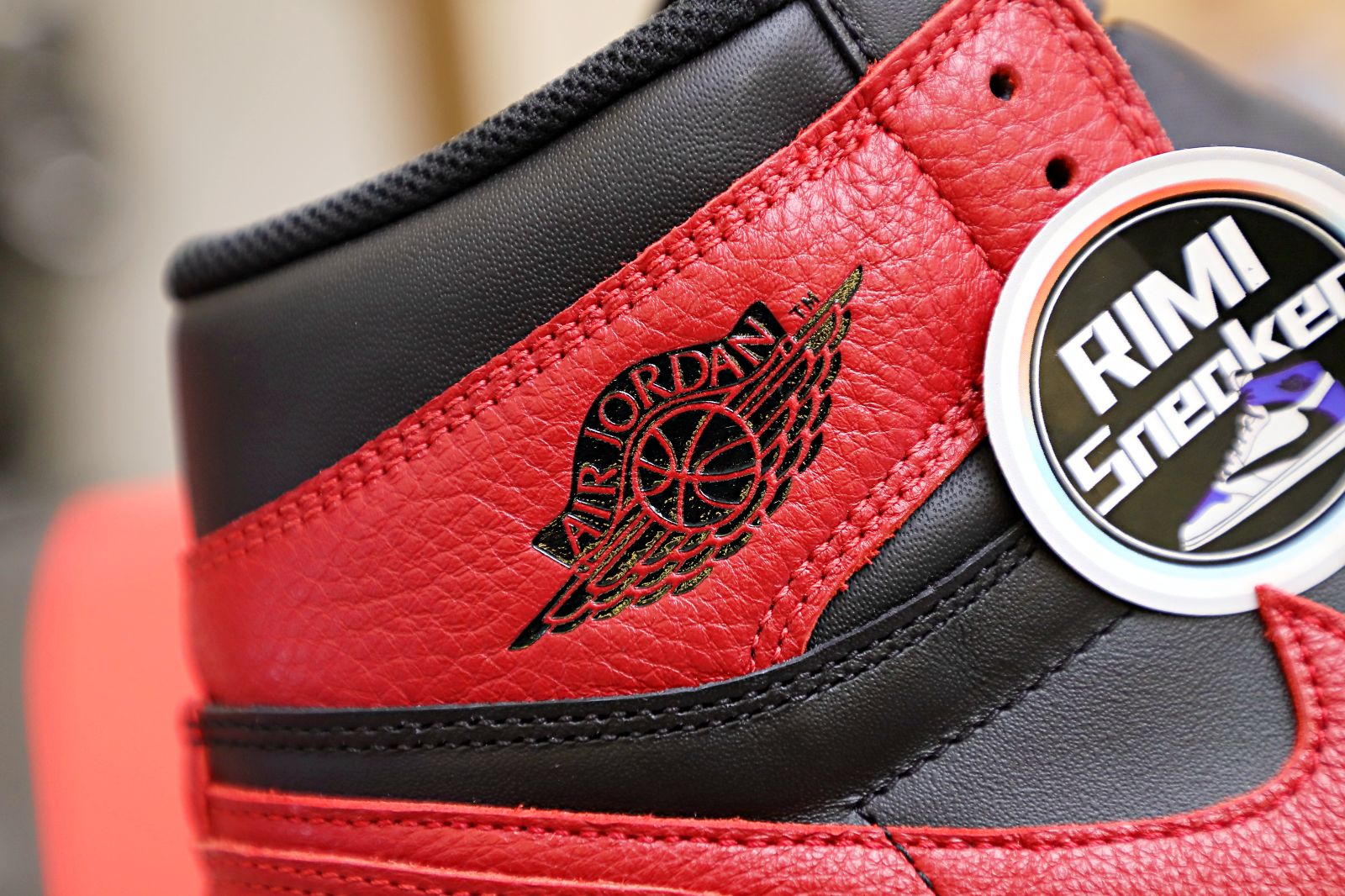 AIR JORDAN 1 RETRO HIGH OG 'BRED'
