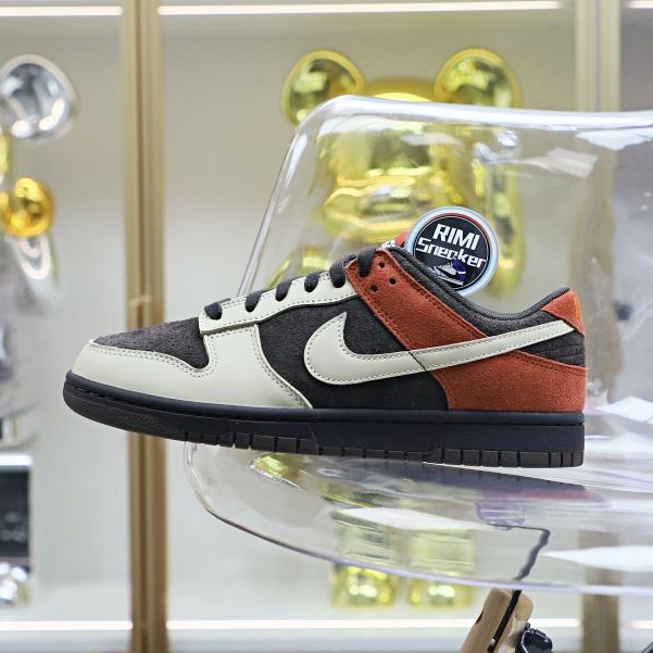 Nike Dunk Low "Red Panda"