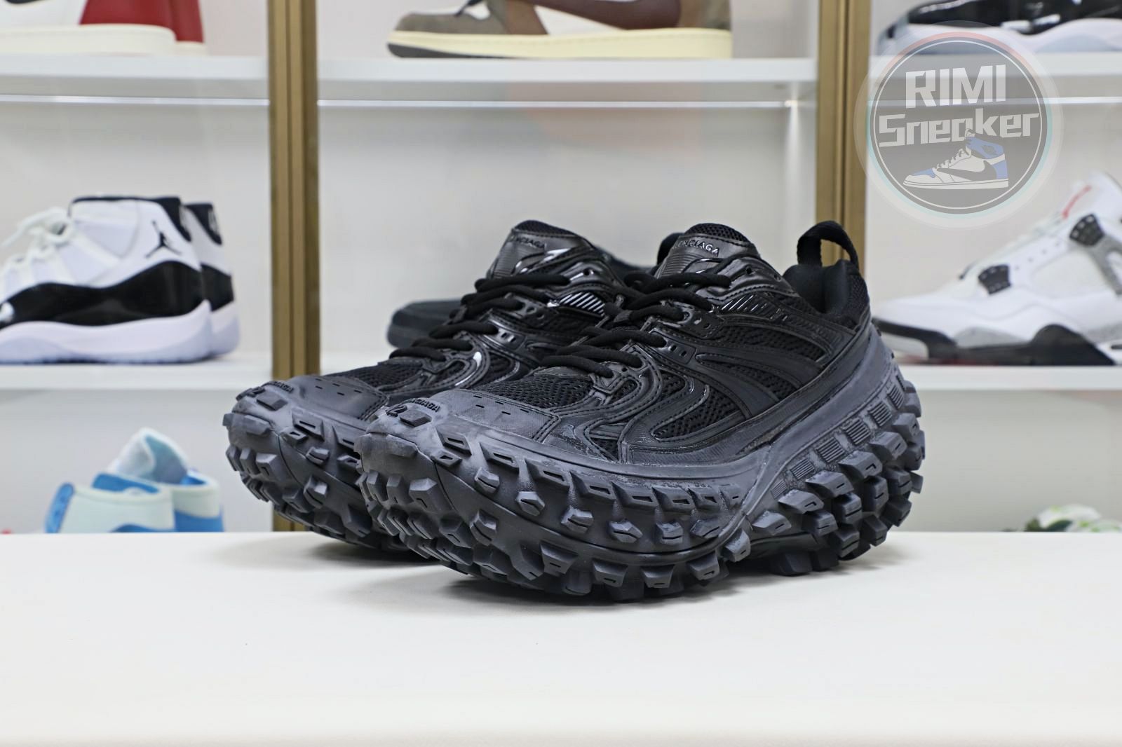 Balenciaga all sizes still in stock! Please contact customer service on iMessage/WhatsApp to purchase. BLGA  Defender