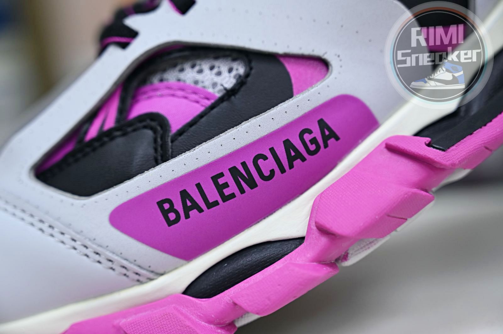 Balenciaga all sizes still in stock! Please contact customer service on iMessage/WhatsApp to purchase! BLGA  Track（LED）
