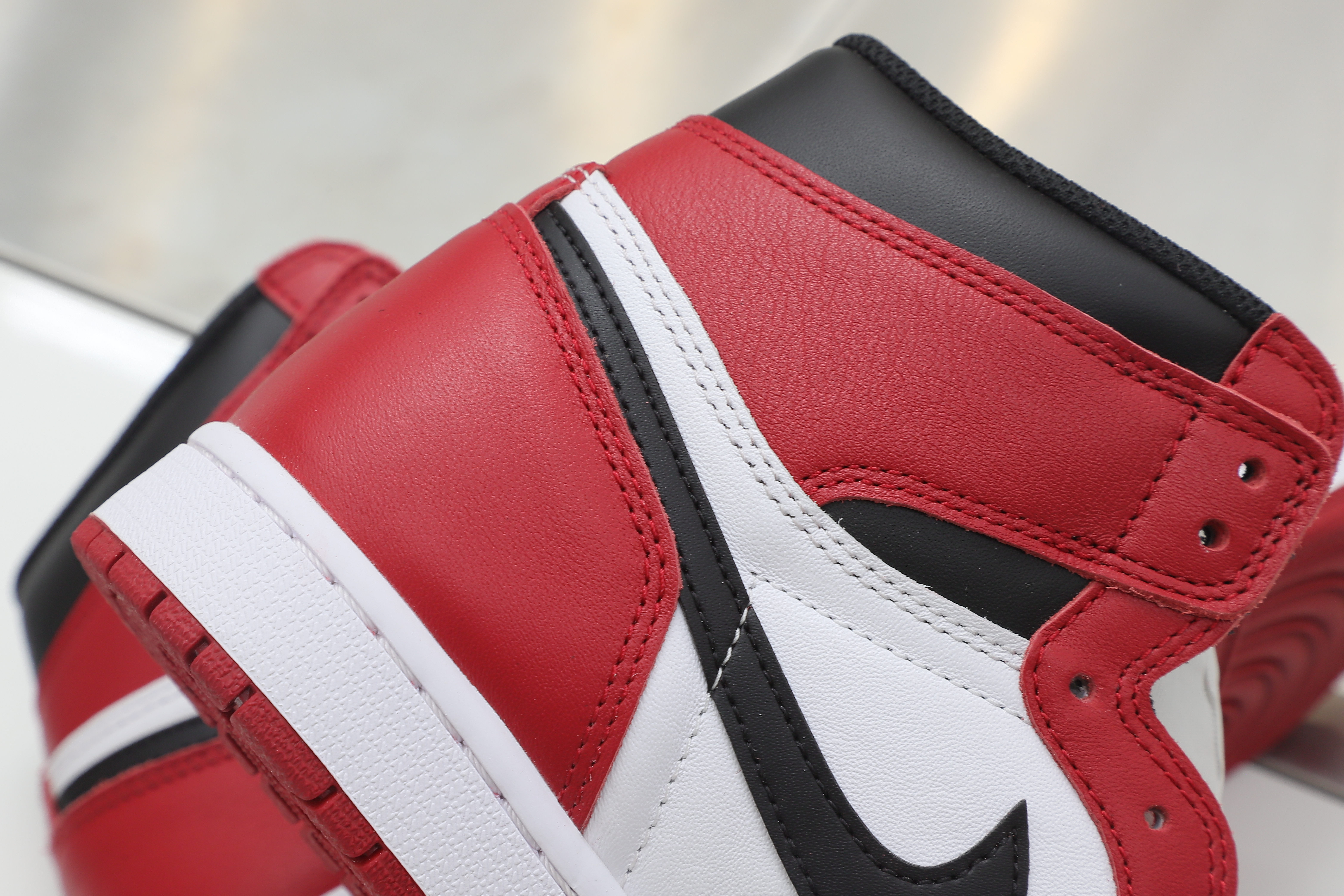 AIR JORDAN 1 RETRO HIGH OG 'CHICAGO' 2015