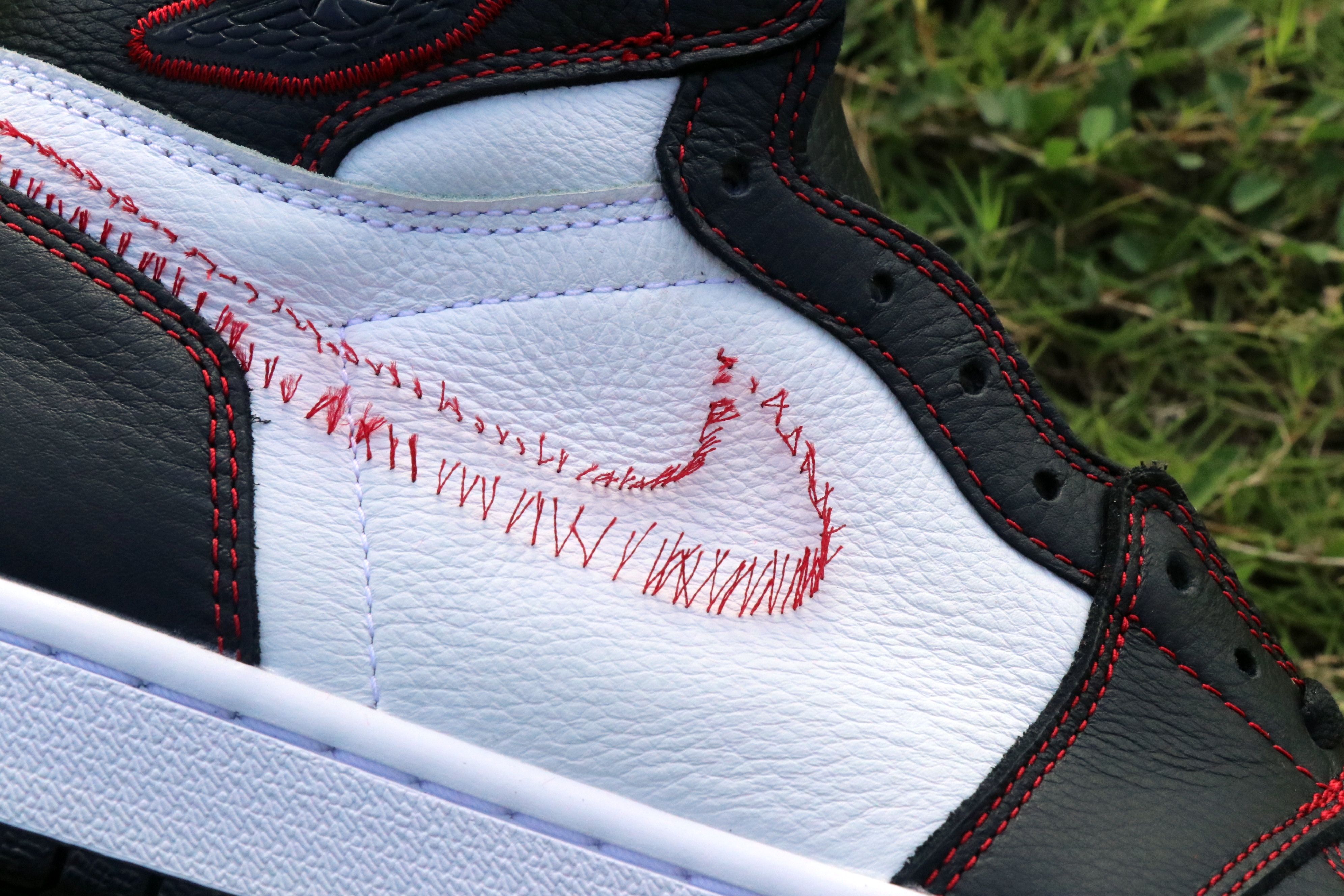 AIR JORDAN 1 RETRO HIGH OG 'DEFIANT'