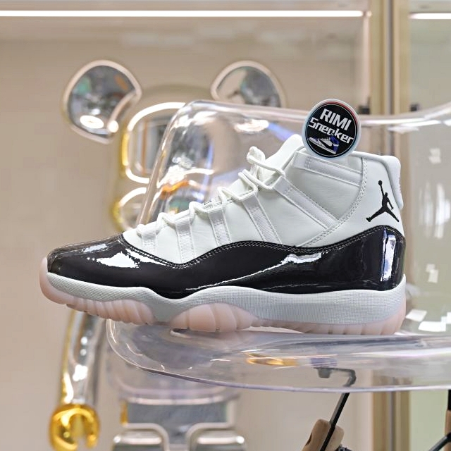 Air Jordan 11 "Neapolitan"