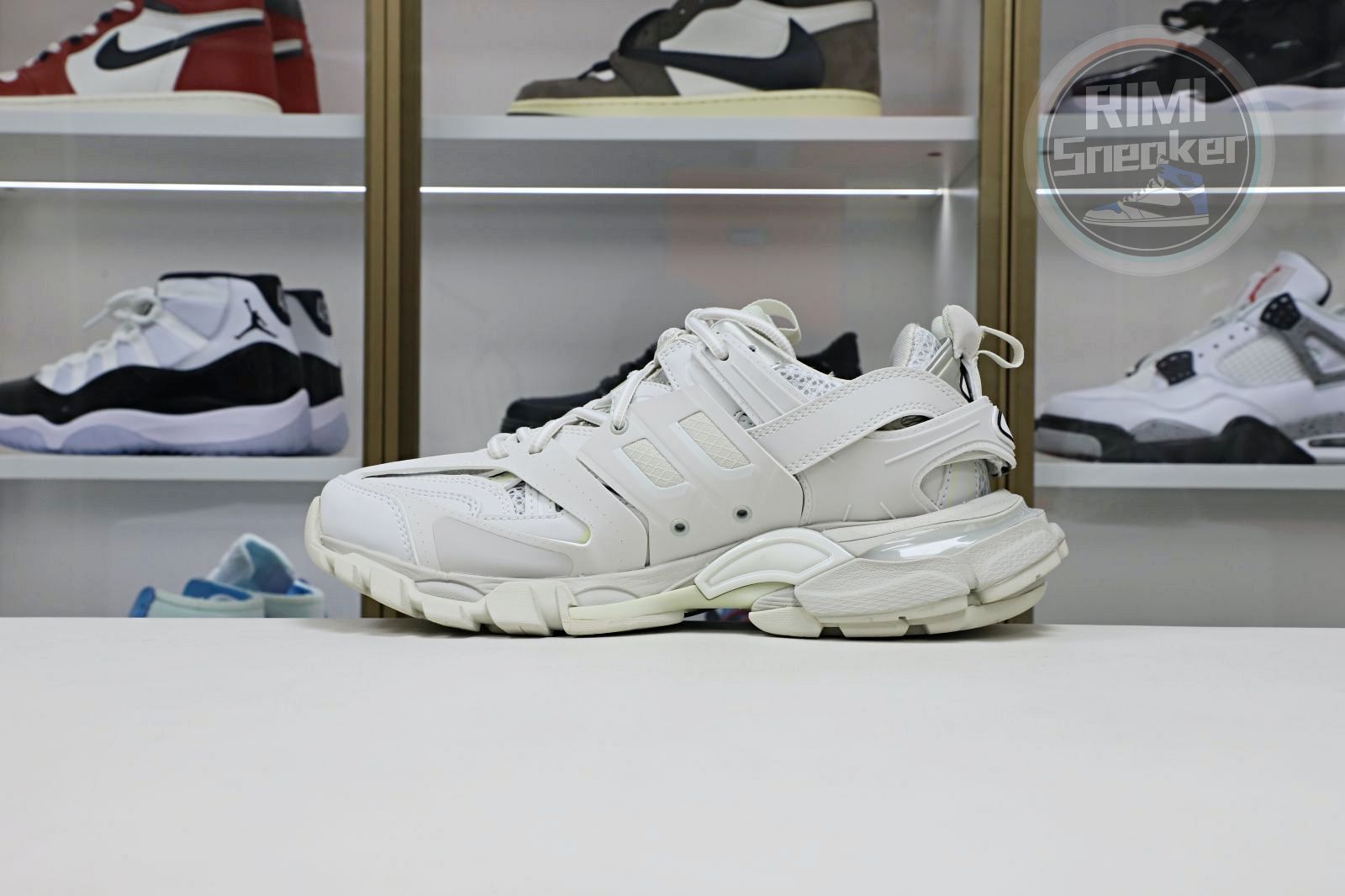 Balenciaga all sizes still in stock! Please contact customer service on iMessage/WhatsApp to purchase! BLGA  Track（LED）