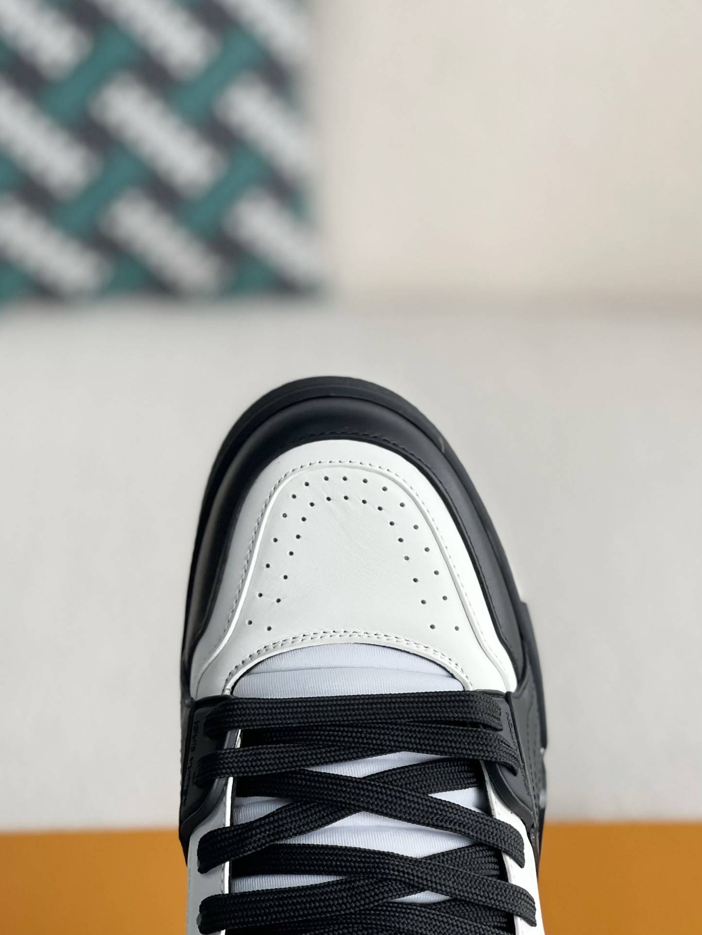 L*V TRAINER SNEAKERS