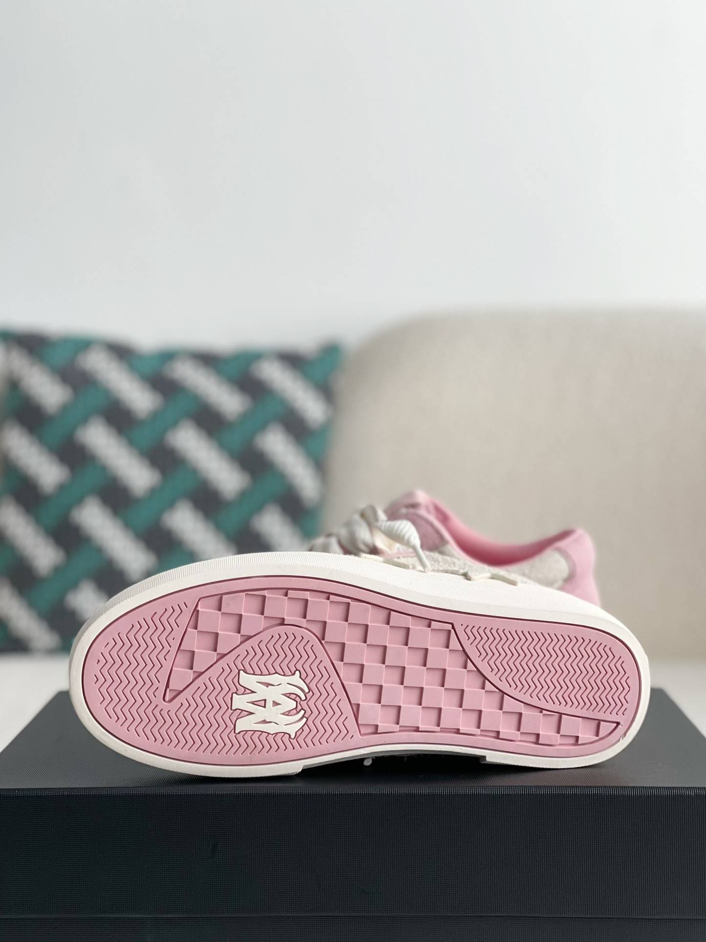 A*RI Sneakers