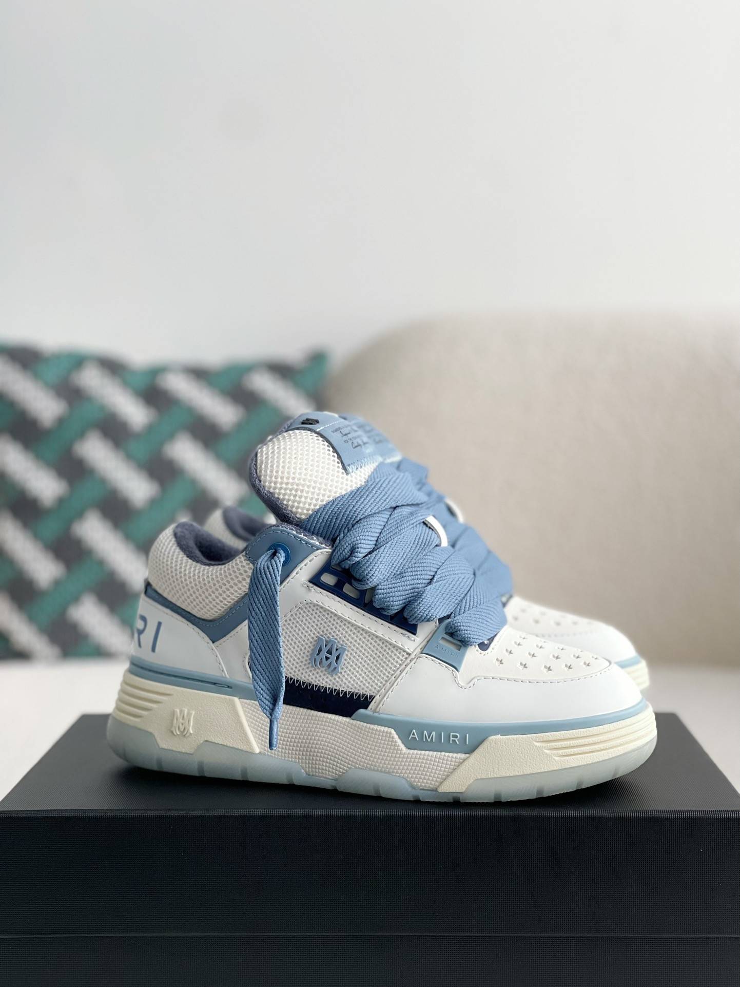 A*RI sneaker