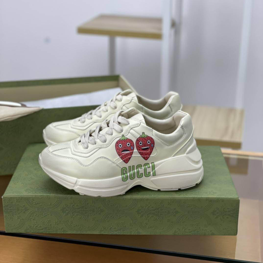 GU*IRetro Clunky Sneaker