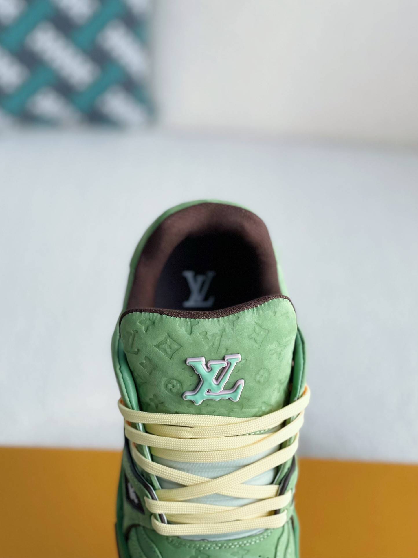 L*V SNEAKERS