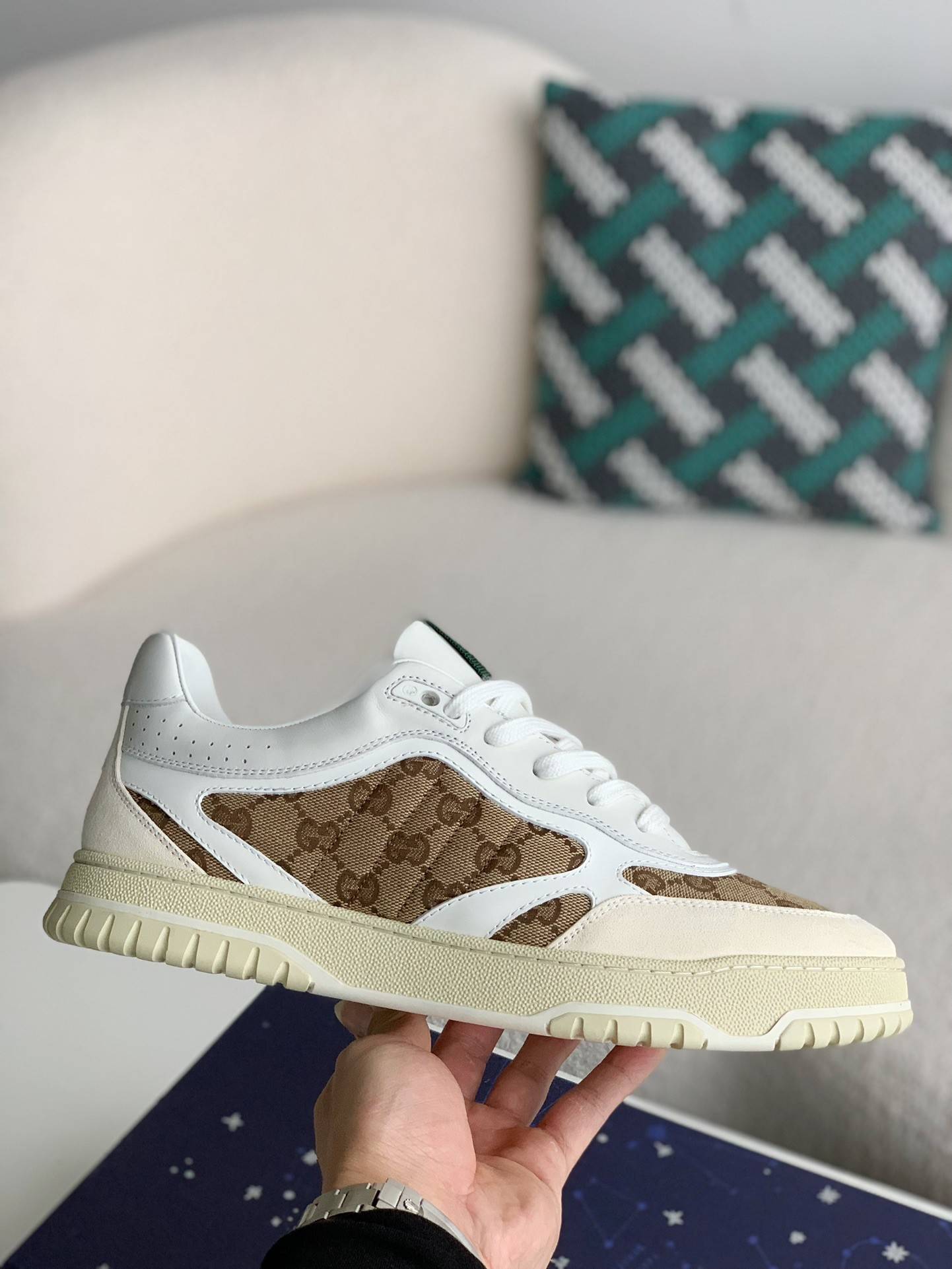 GU*INew Sneakers