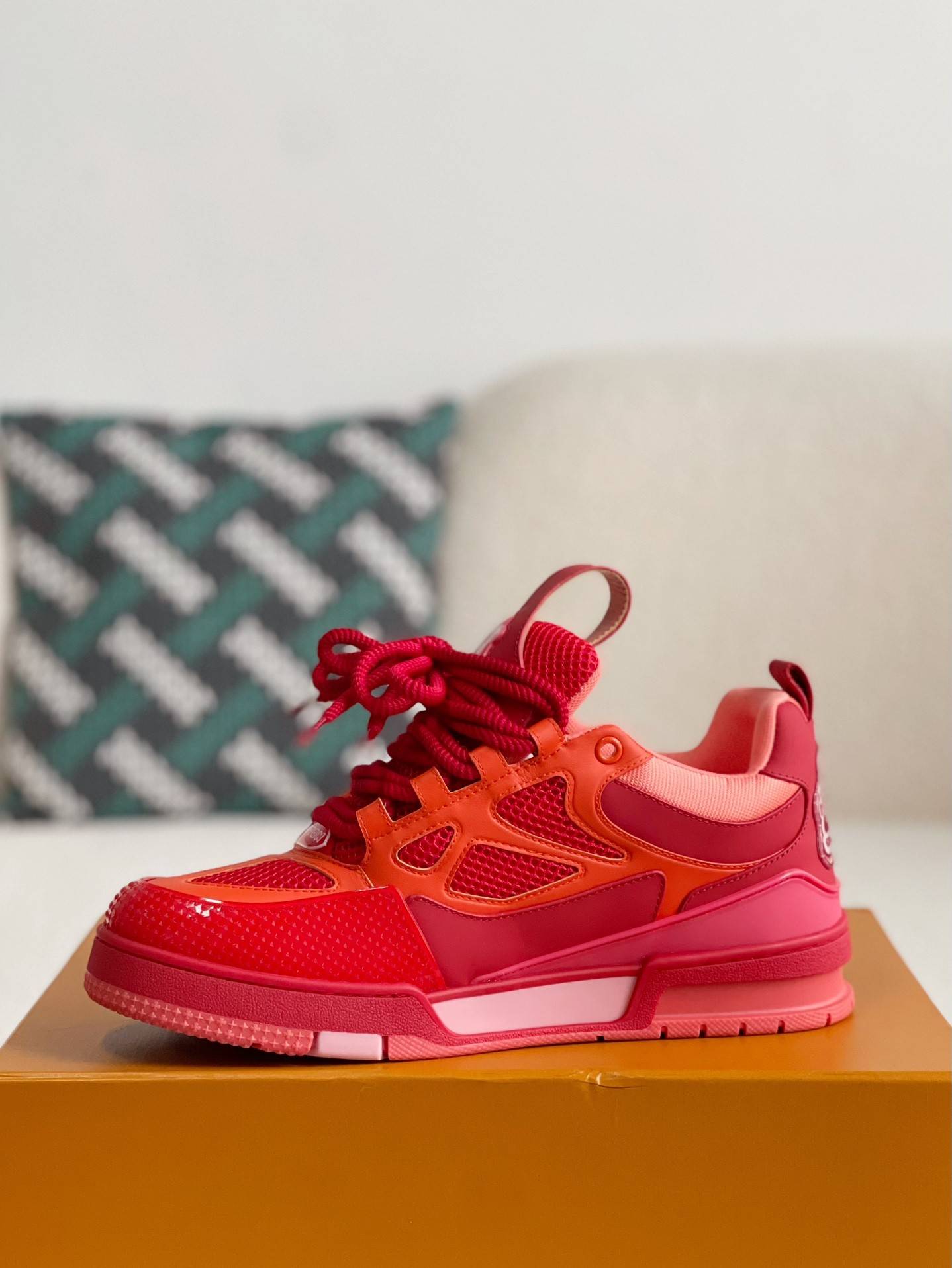 L*V RUNNER TATIC sneakers