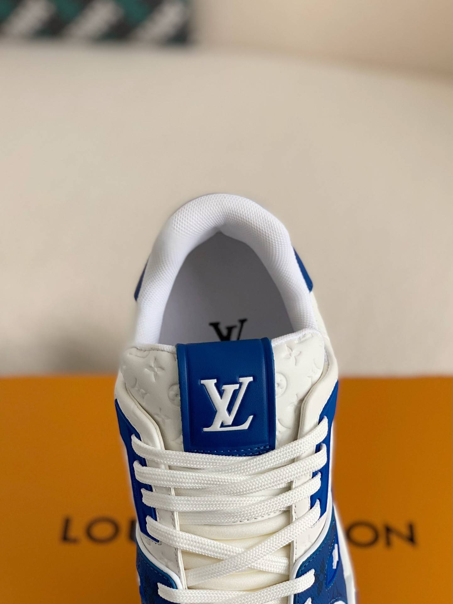 L*V TRAINER Sneakers