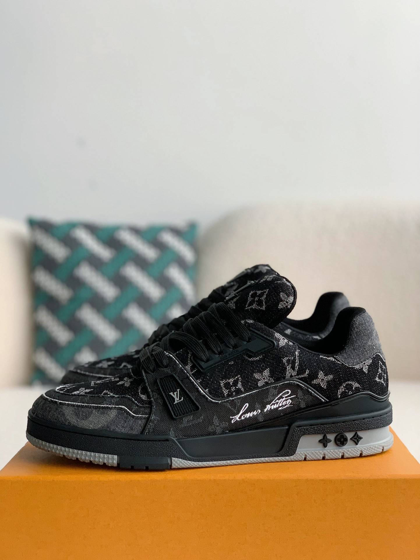 L*V TRAINER