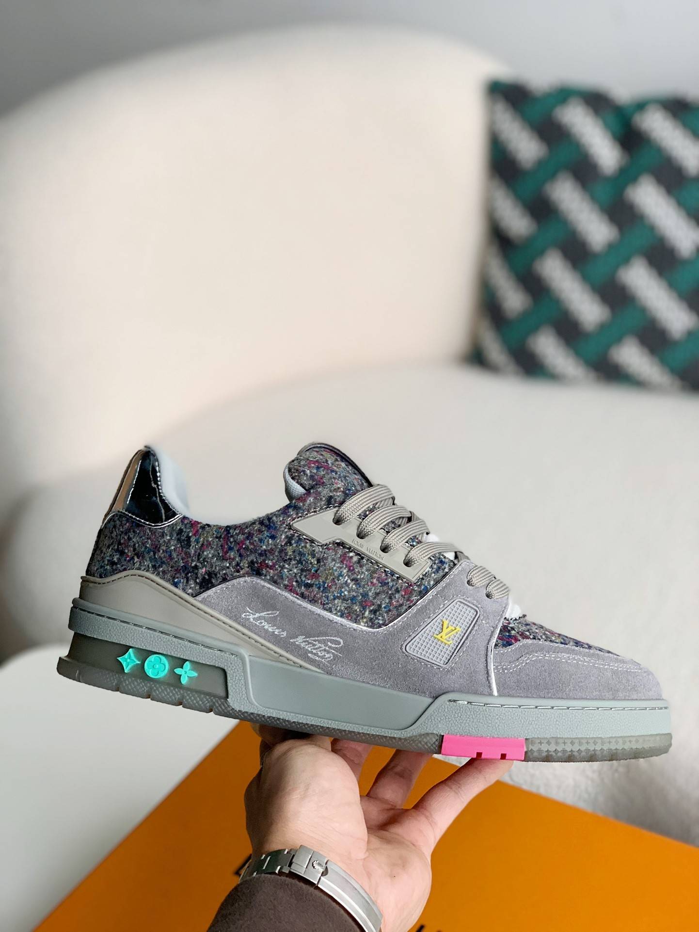 L*V SNEAKERS