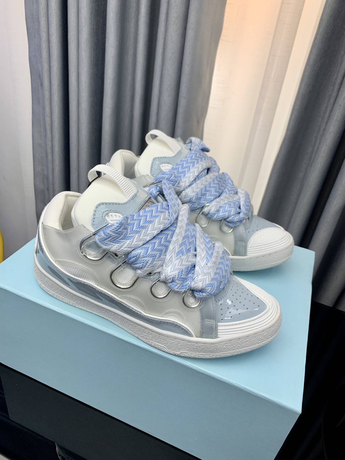 LA*N Sneaker