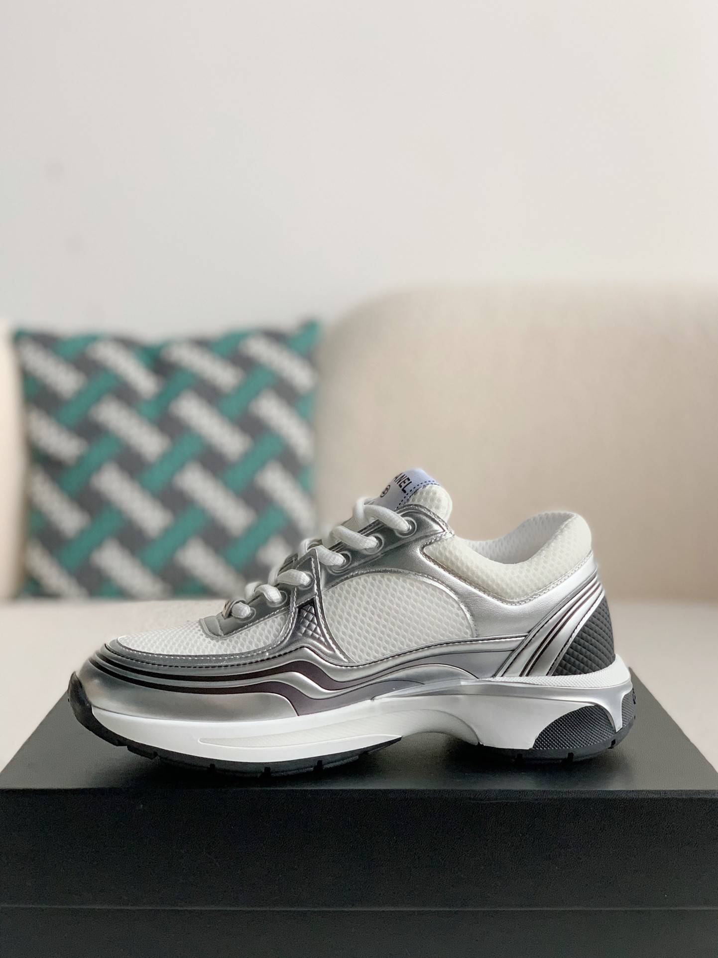 CH*EL  Sneakers