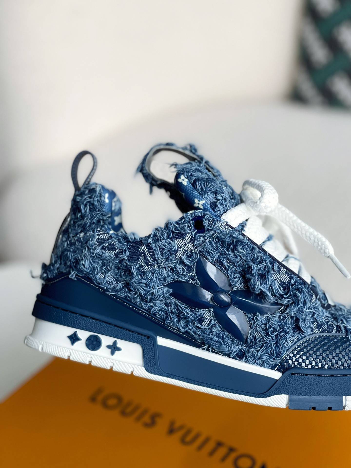 L*V TRAINER SNEAKERS