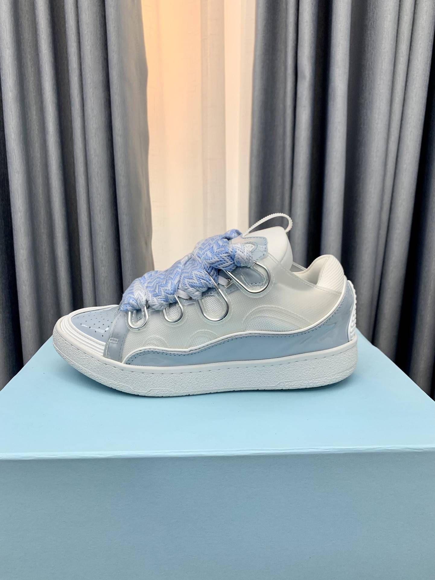 LA*N Sneaker