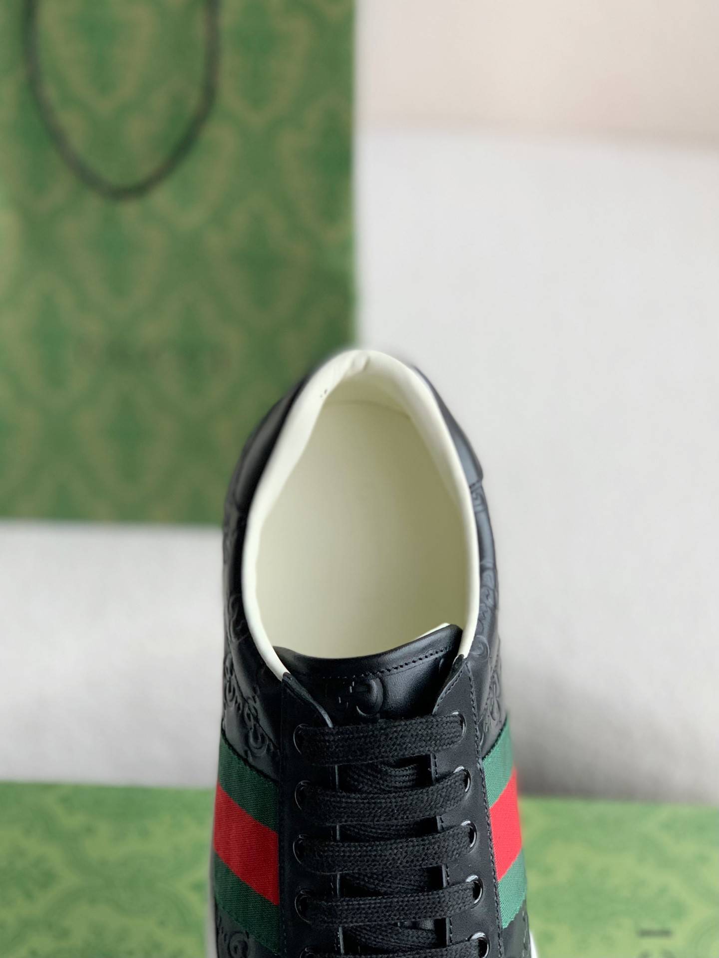GU*Isneakers Support chip phone sensing