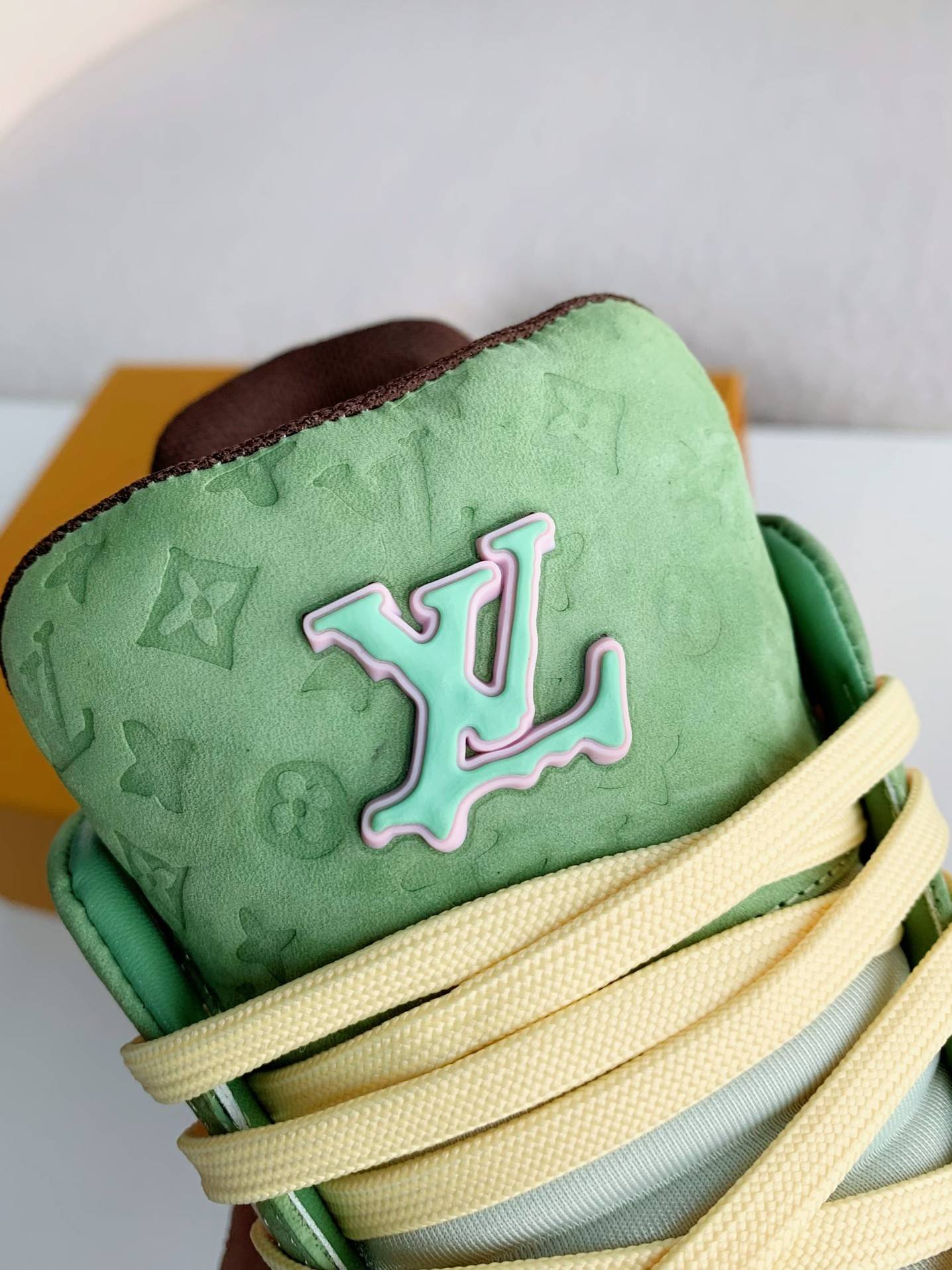 L*V SNEAKERS