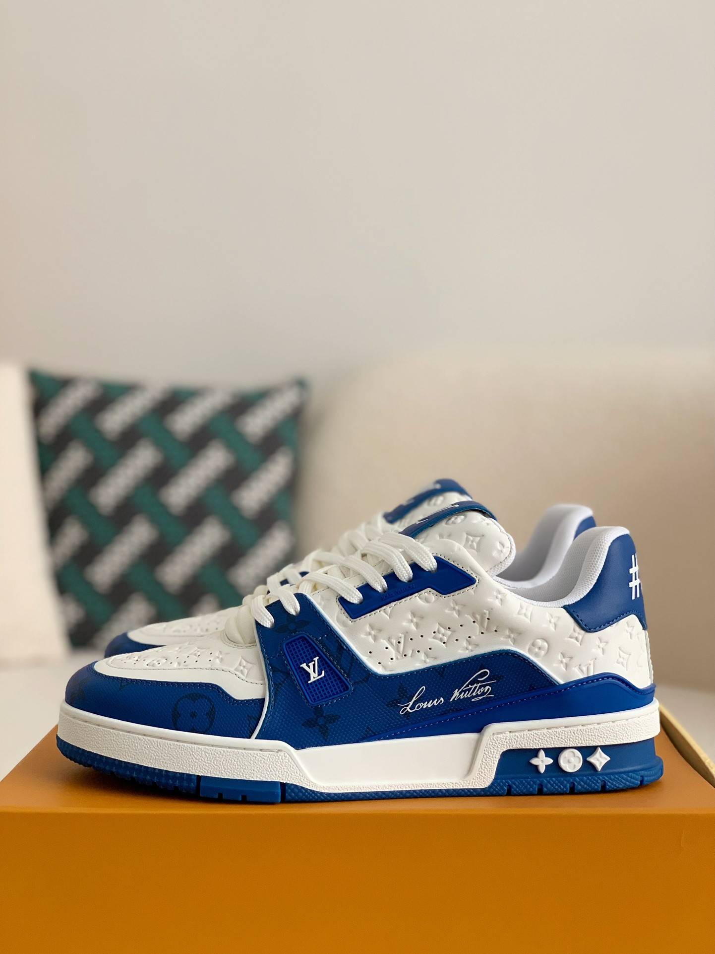 L*V TRAINER Sneakers