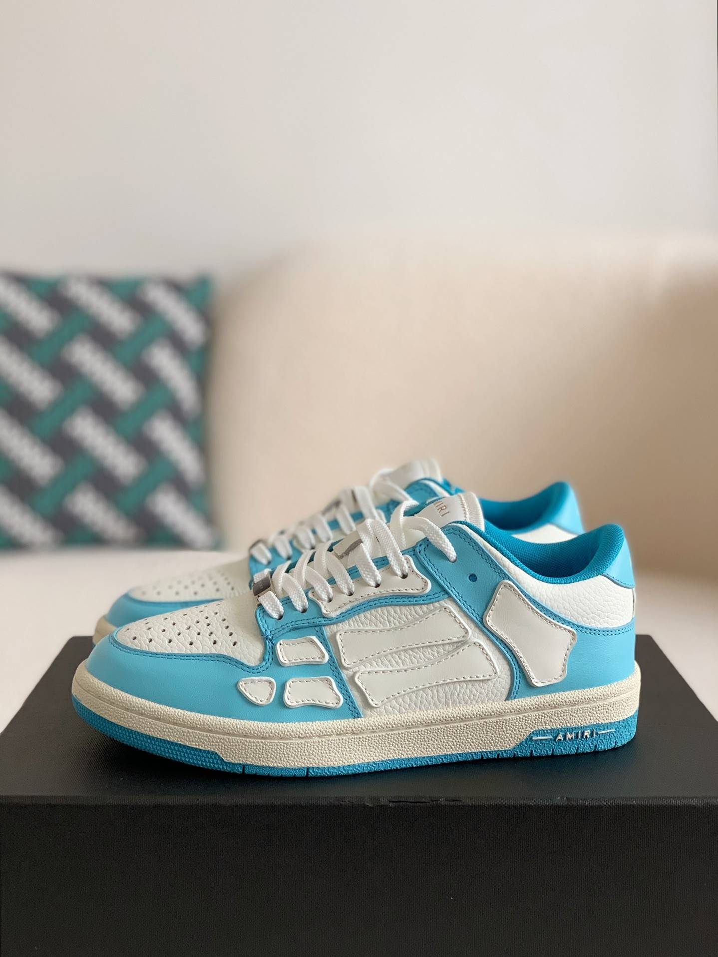 A*RI Bone Sneakers