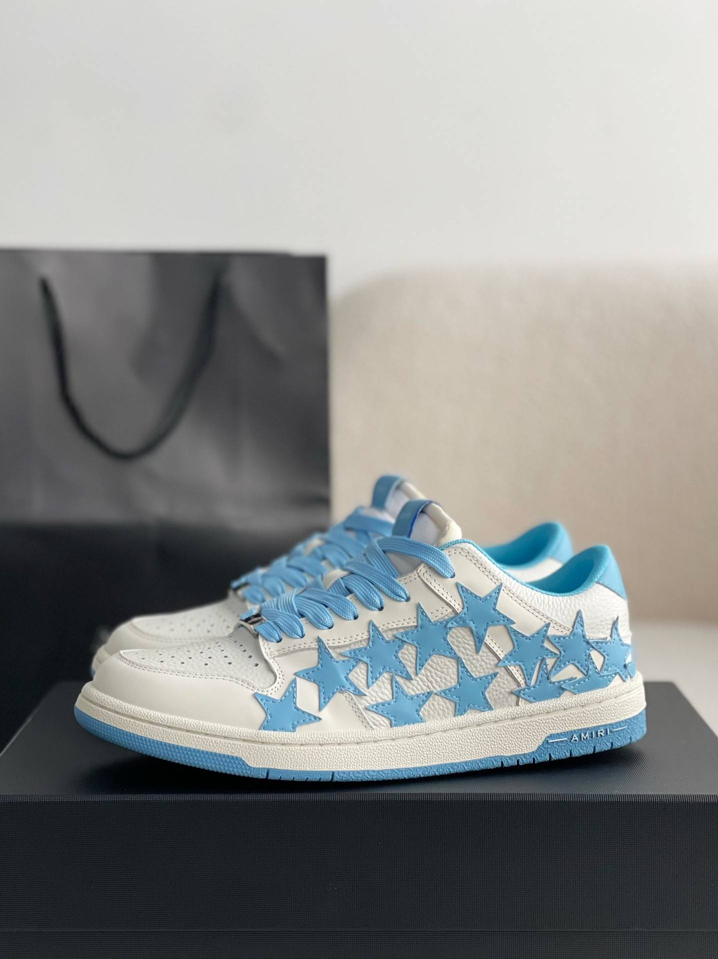A*RI Sneakers