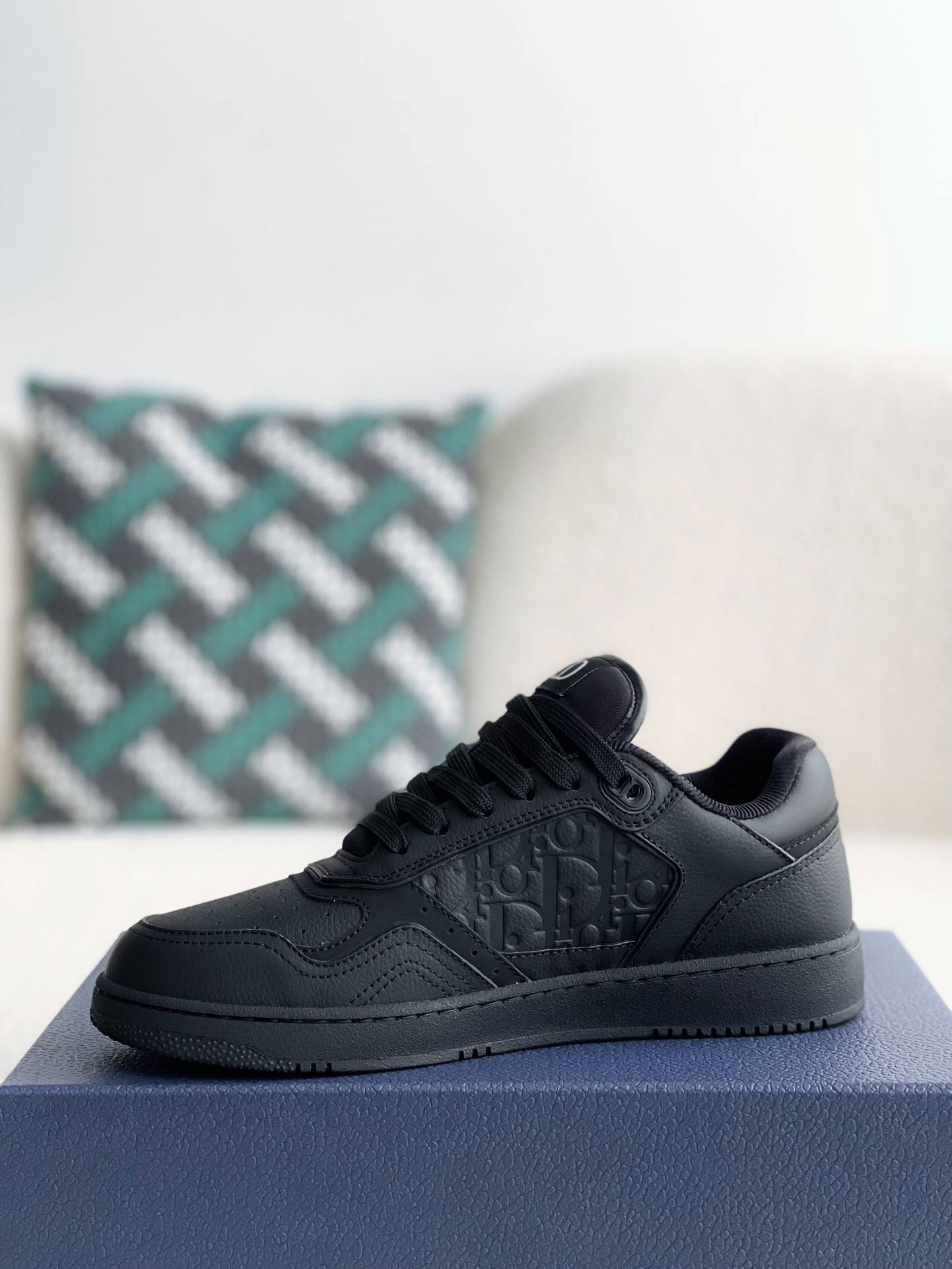 D*OR New B27 Sneaker