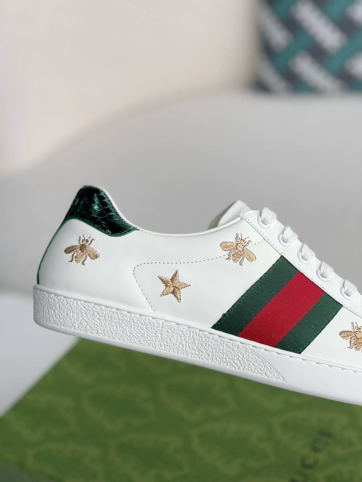 GU*ISneakers