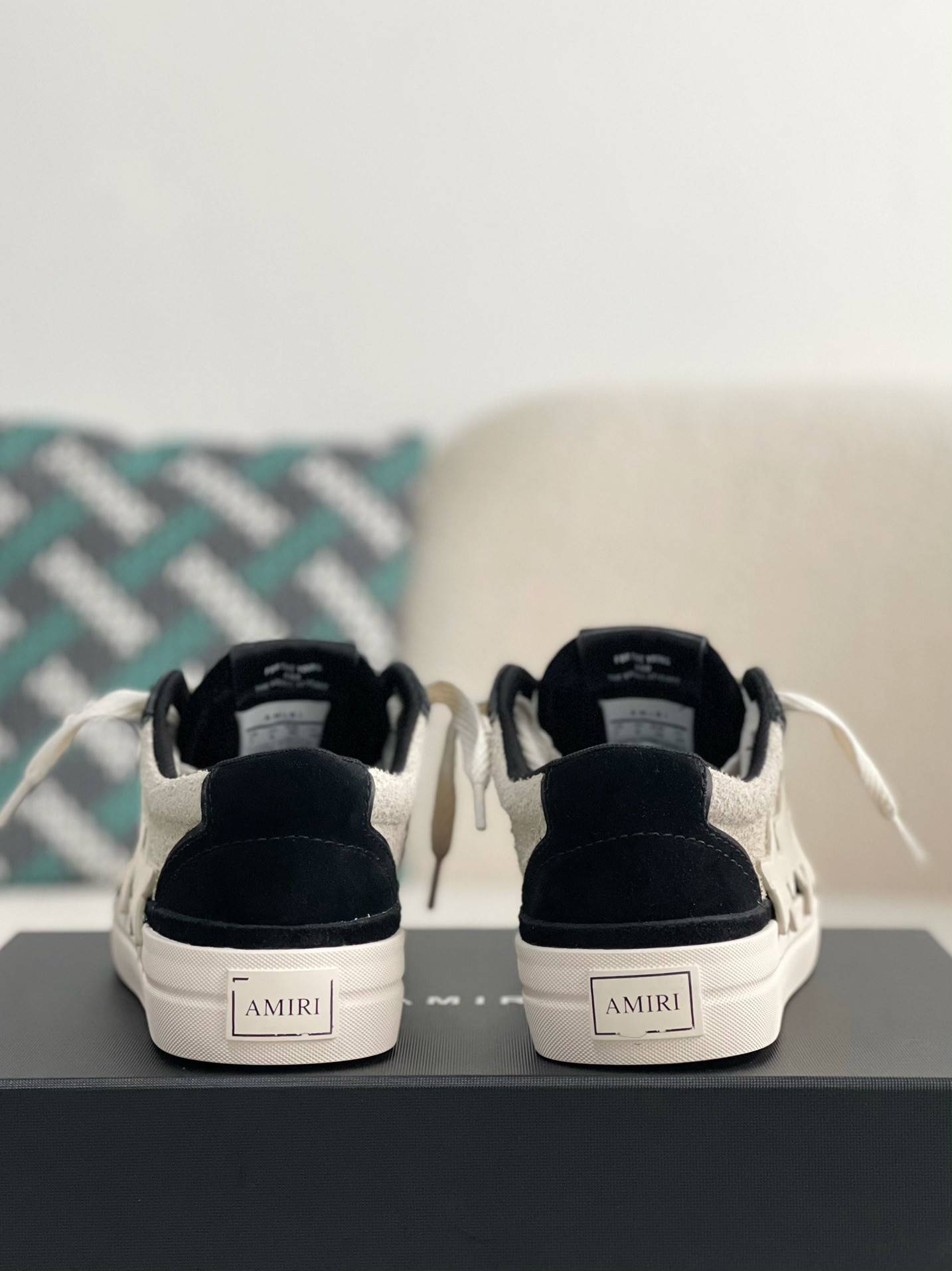 A*RI Sneakers