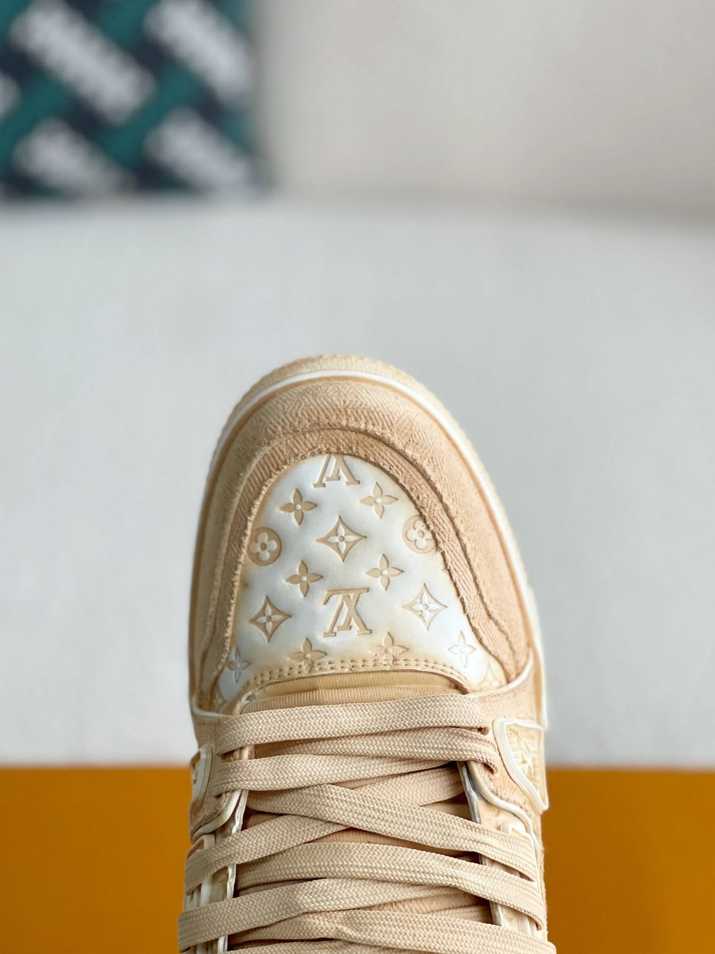L*V TRAINER SNEAKERS