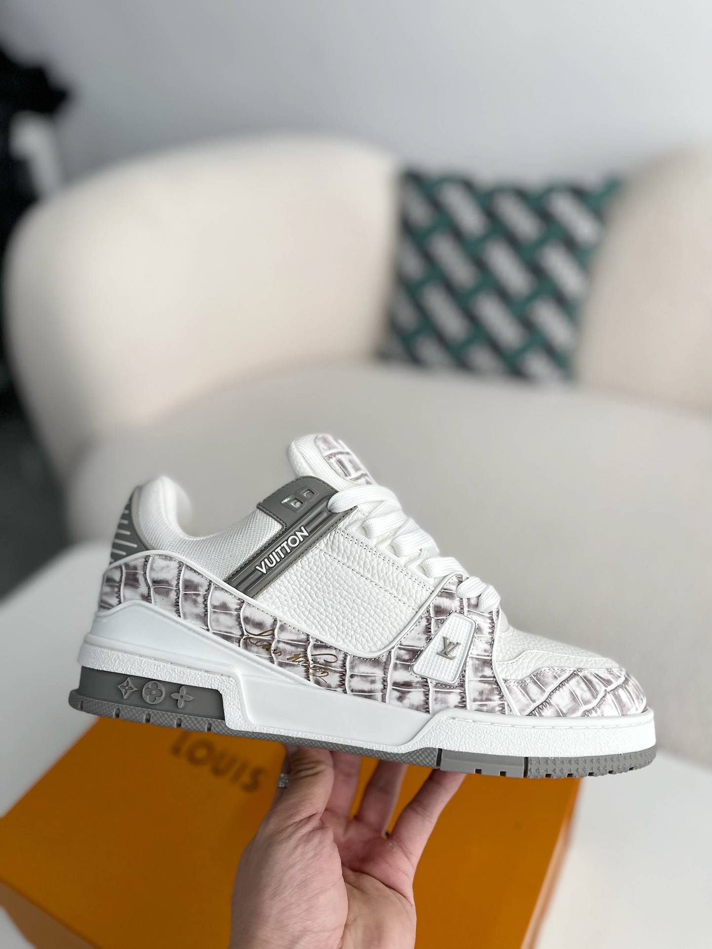 L*V TRAINER SNEAKERS