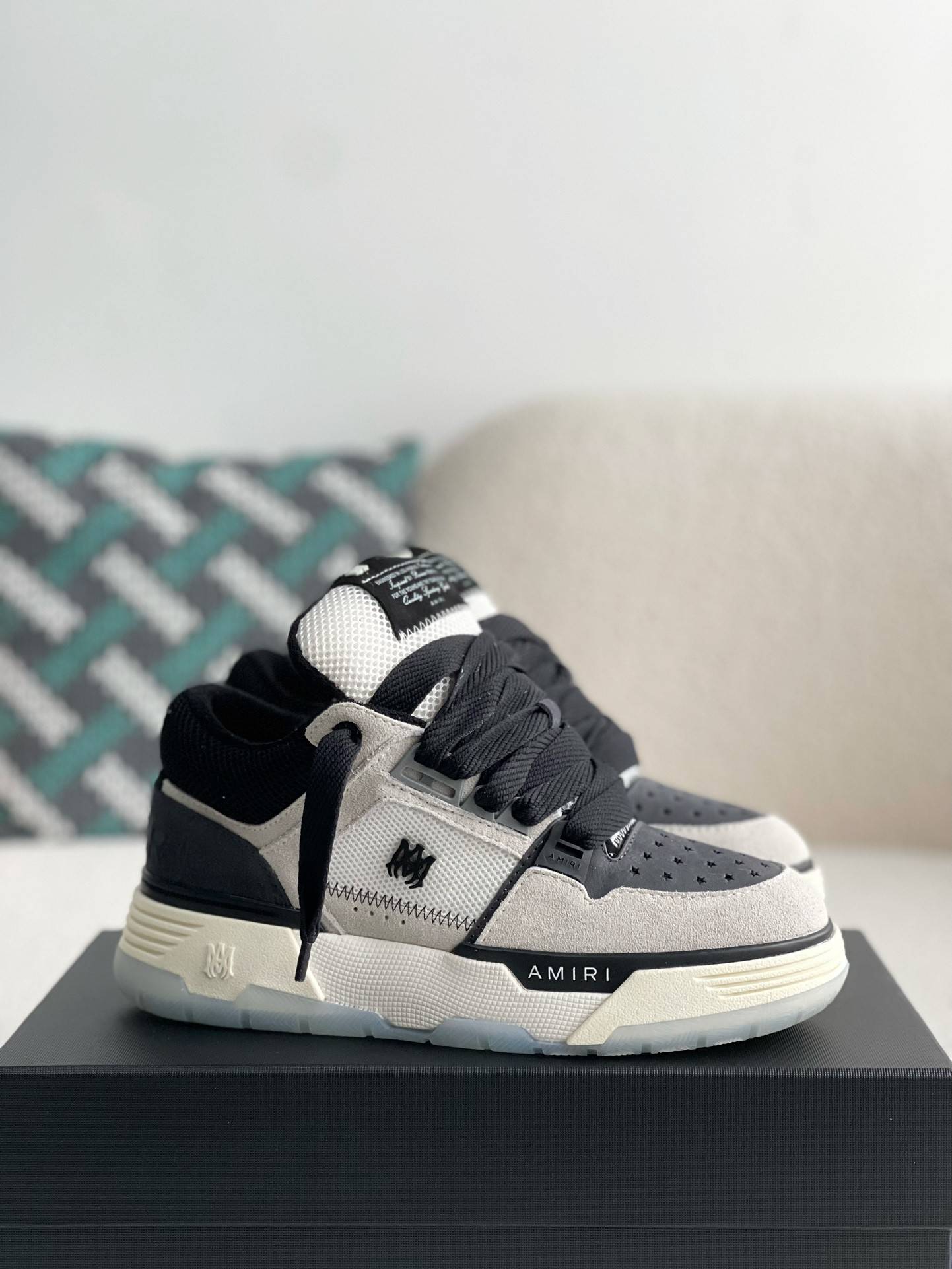 A*RI sneaker