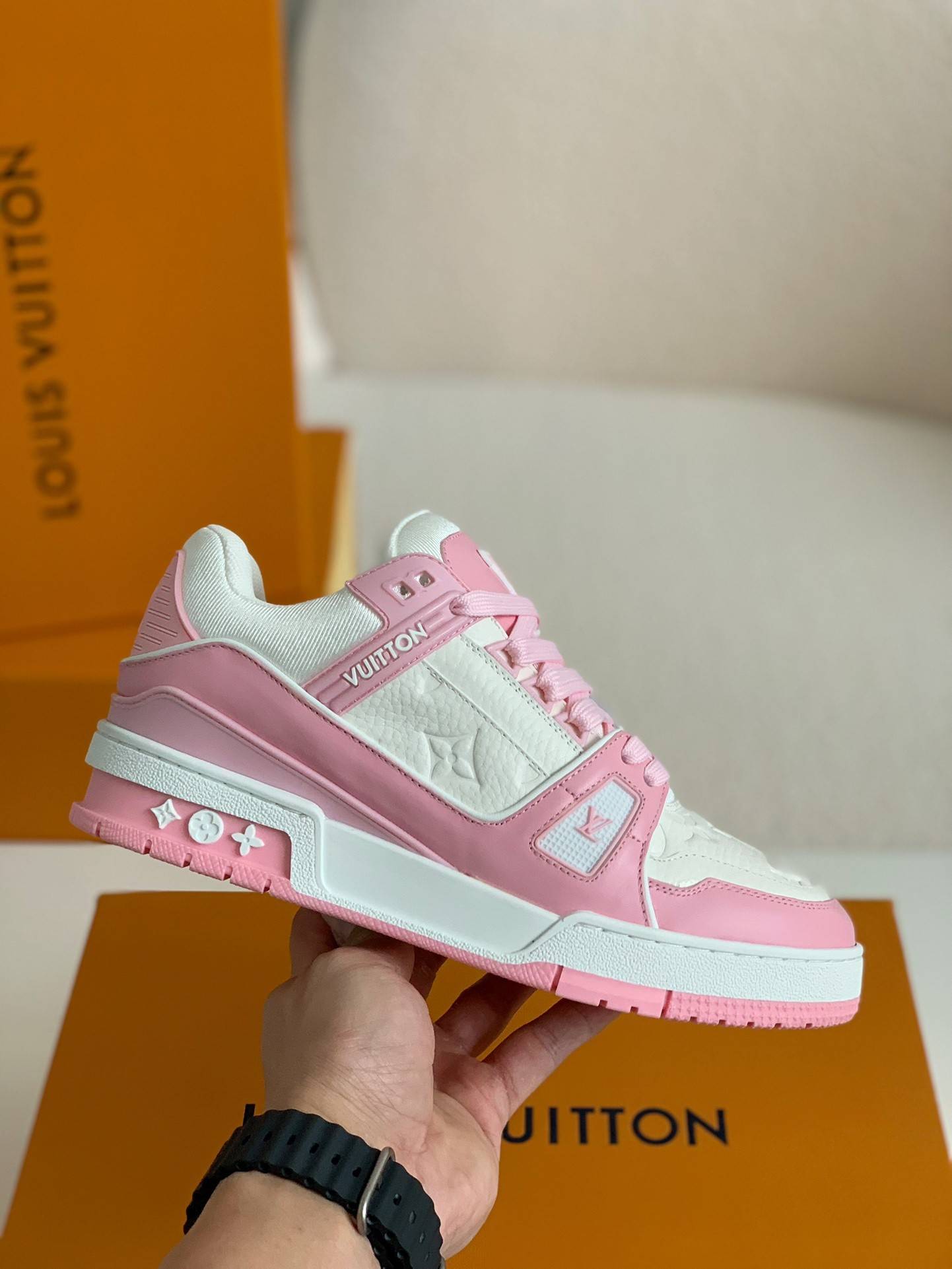 L*V TRAINER SNEAKERS