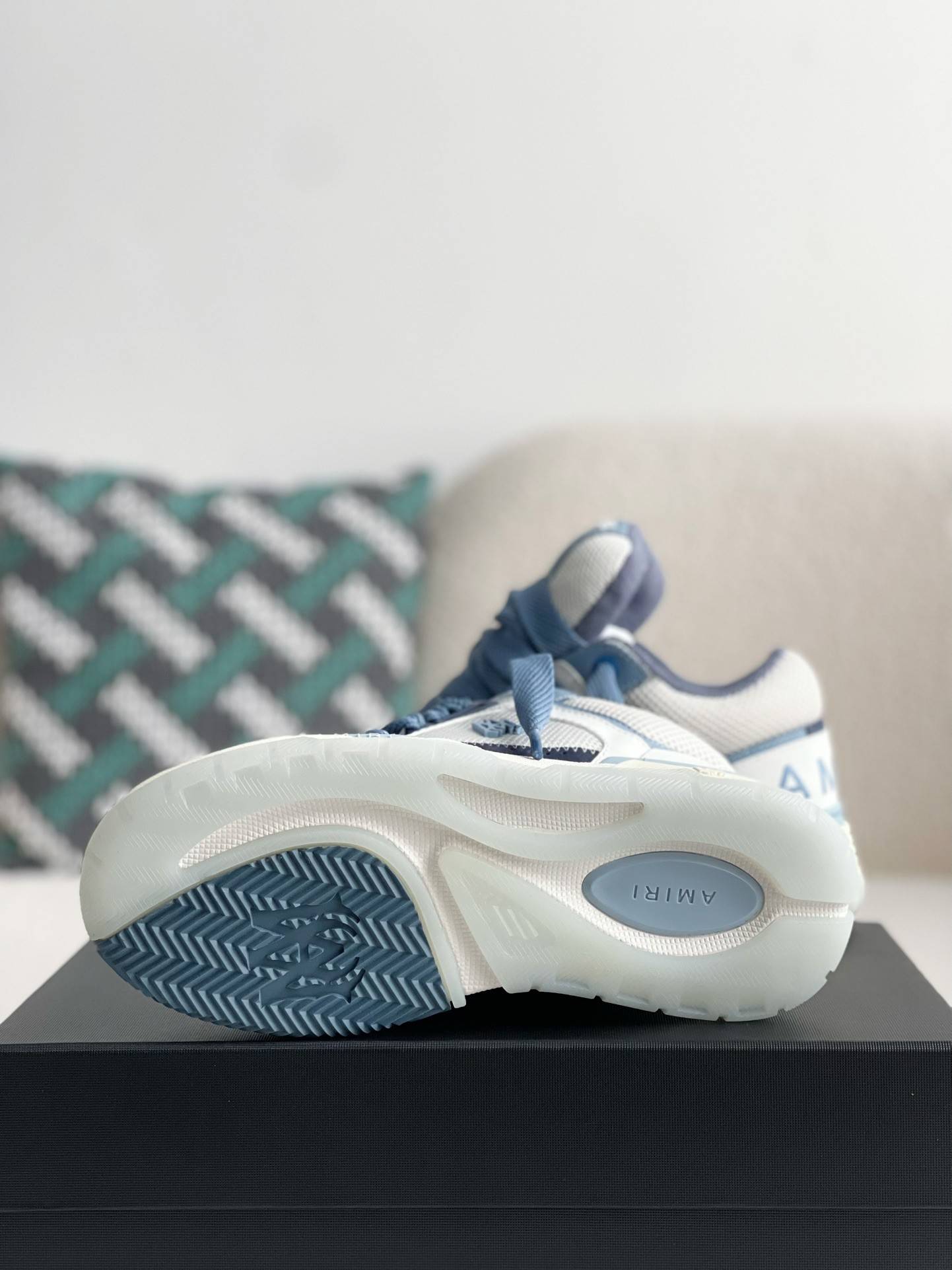 A*RI sneaker