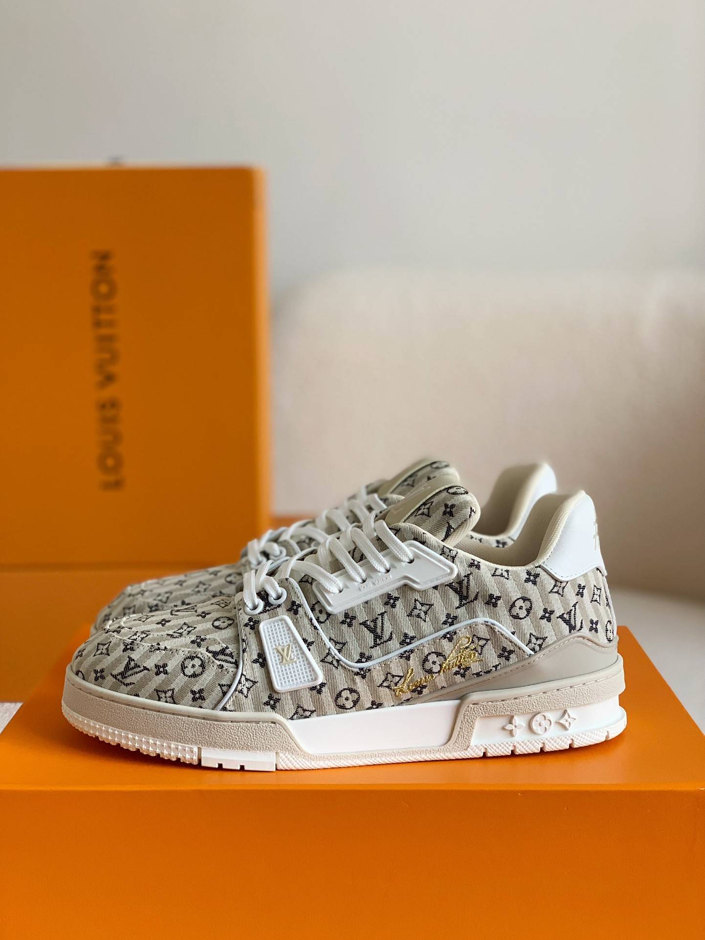 L*V TRAINER SNEAKERS