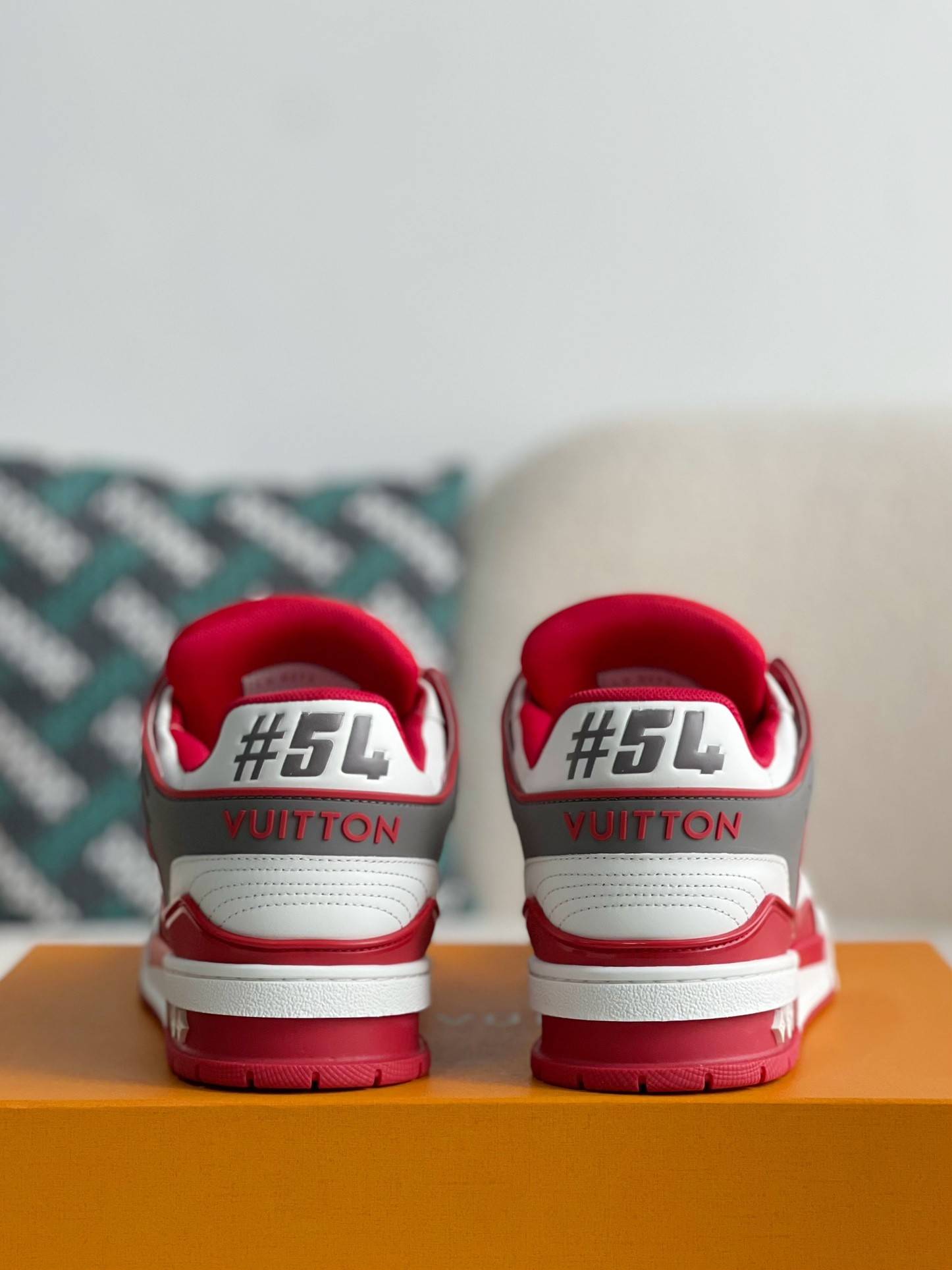 L*V SNEAKERS
