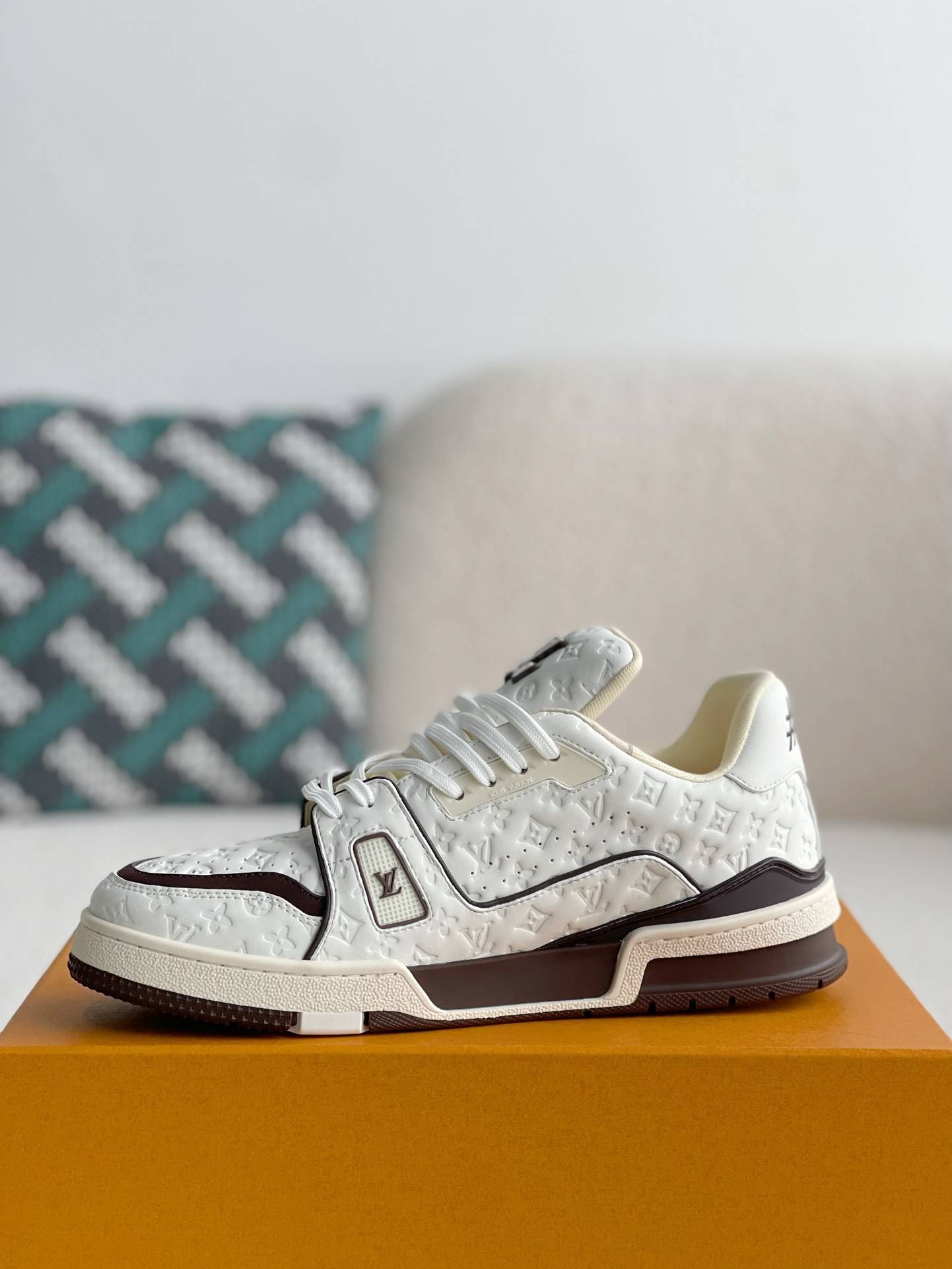 L*V SNEAKERS_