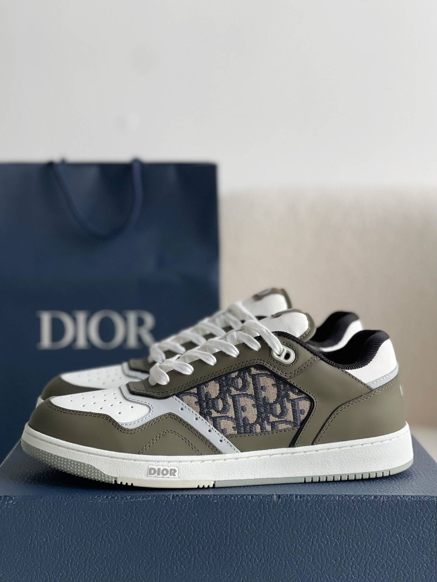 D*OR HIGH LEVEL B27 Sneaker