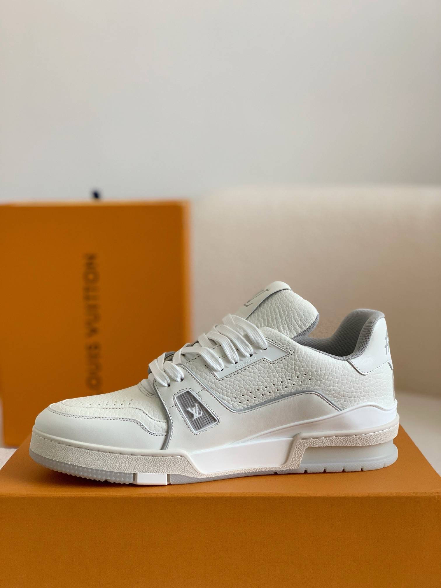 L*V TRAINER  Sneakers Top quality
