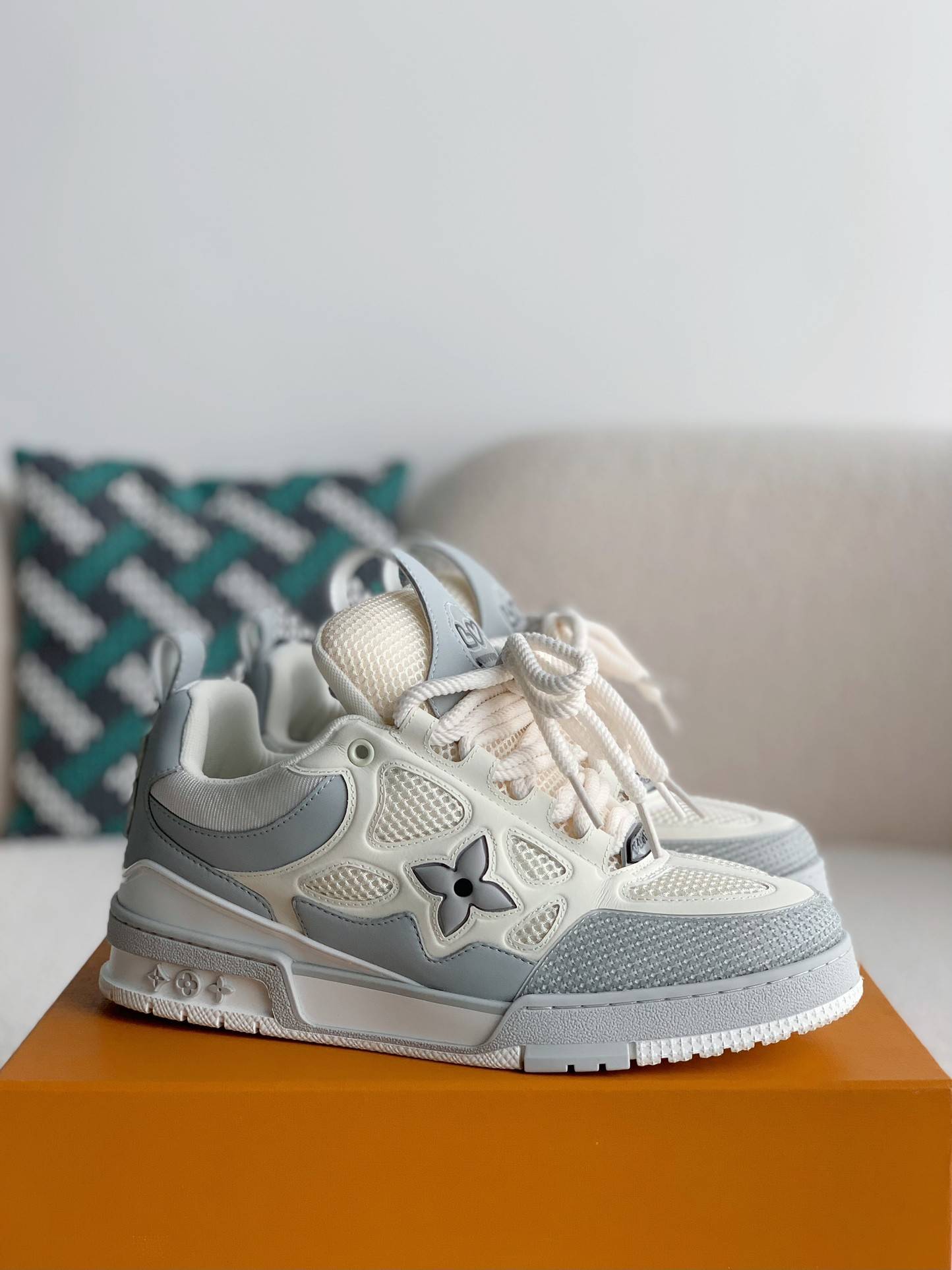L*V RUNNER TATIC sneakers
