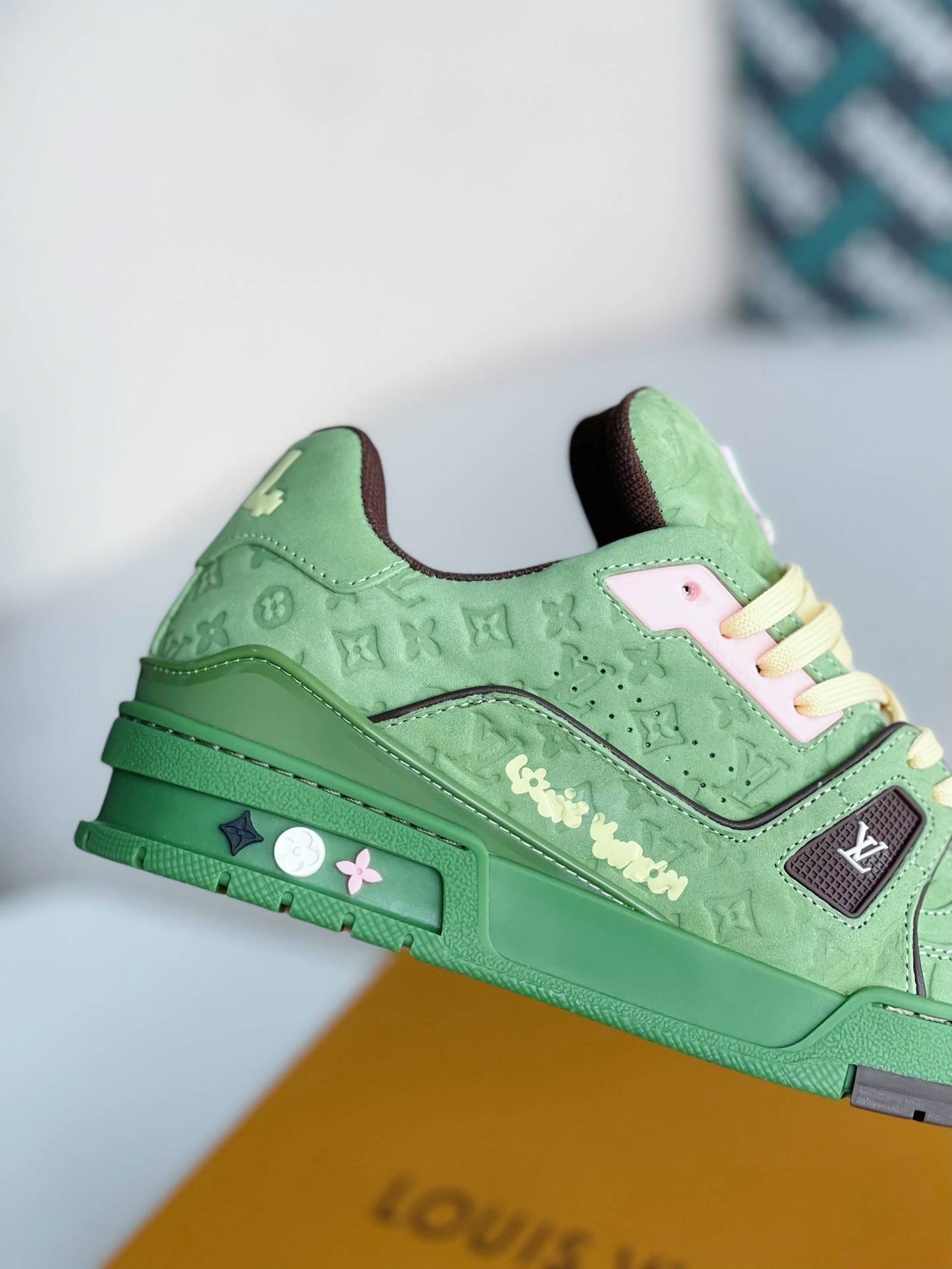 L*V SNEAKERS