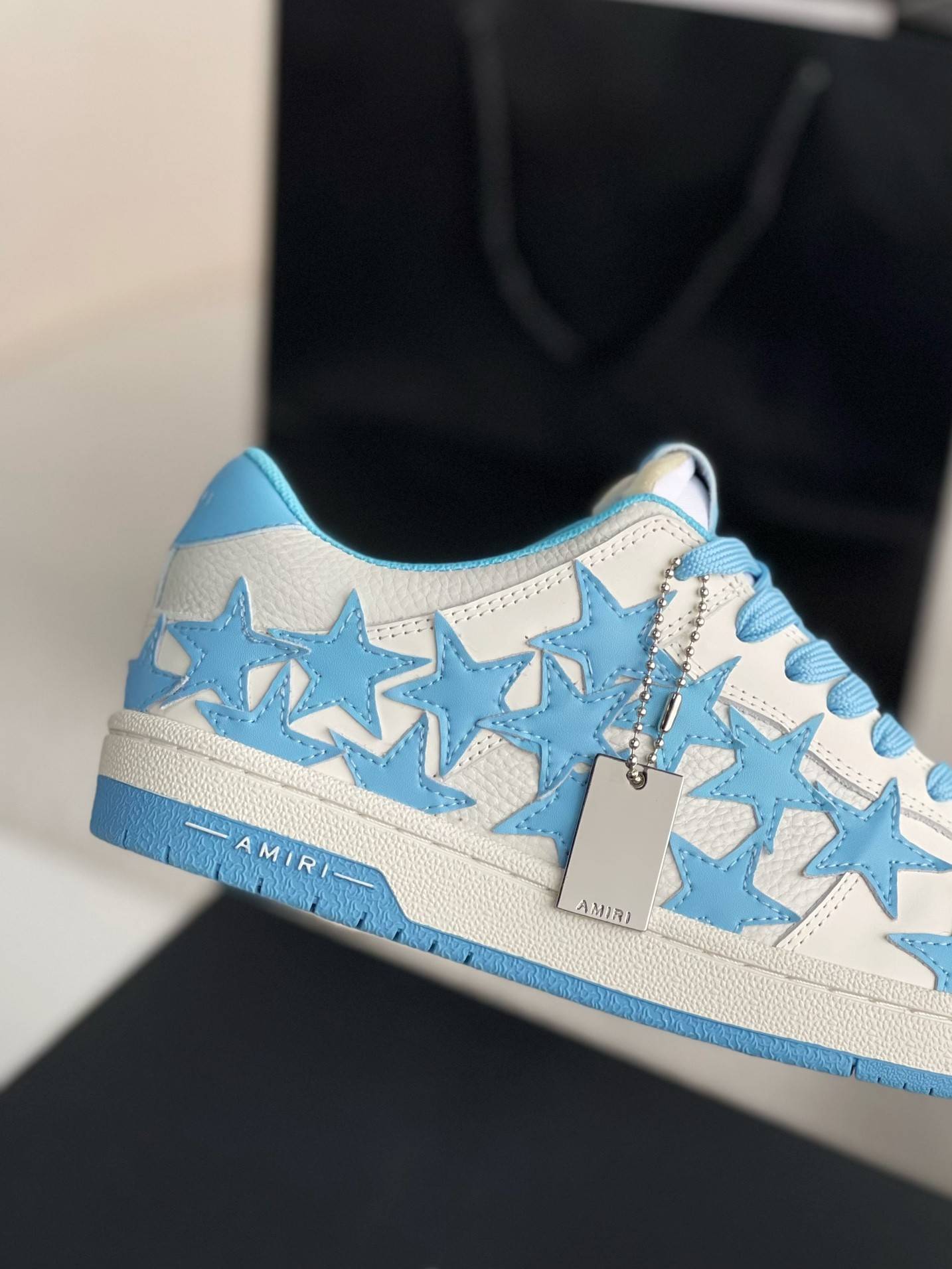 A*RI Sneakers
