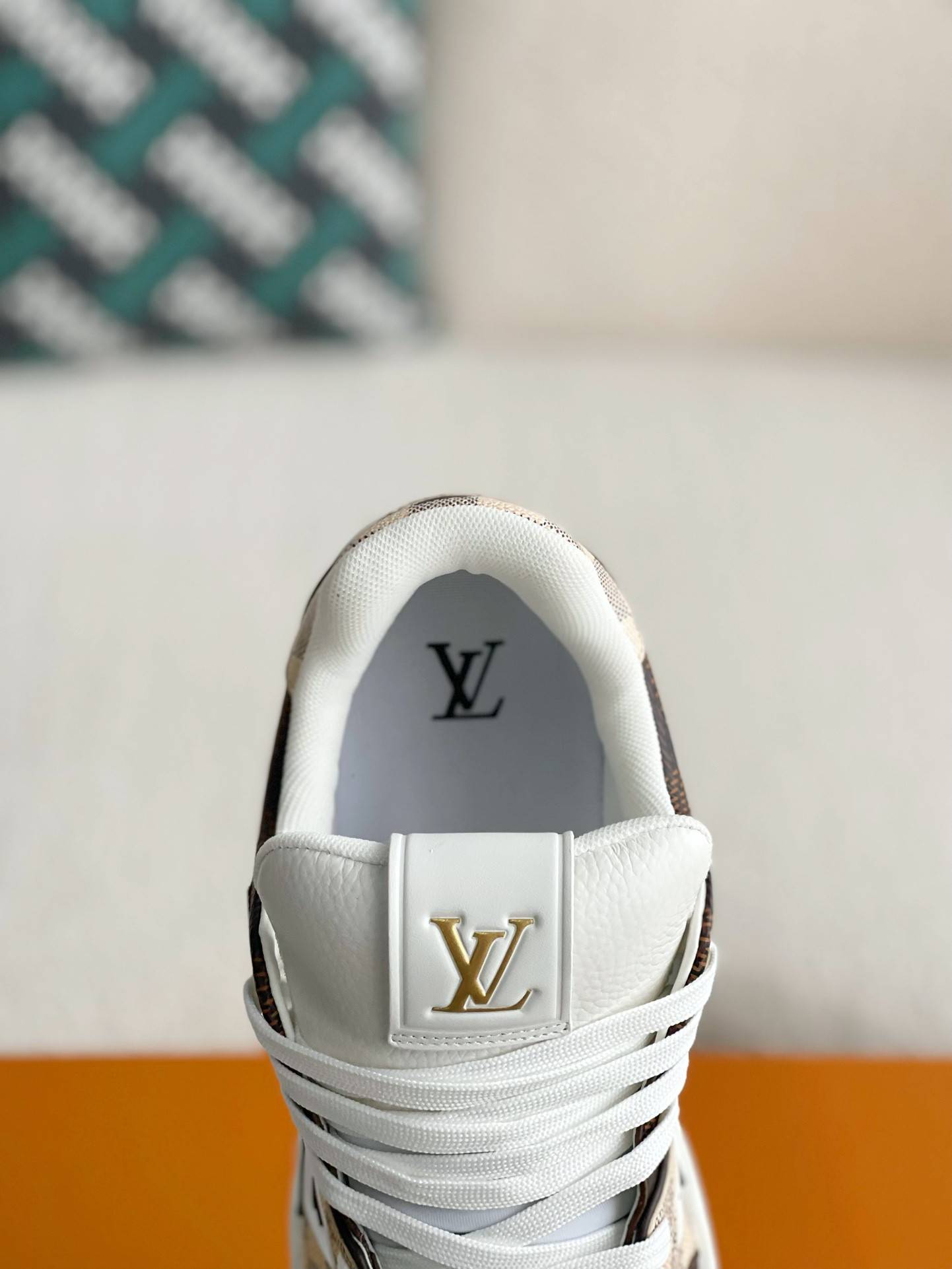 L*V TRAINER SNEAKERS
