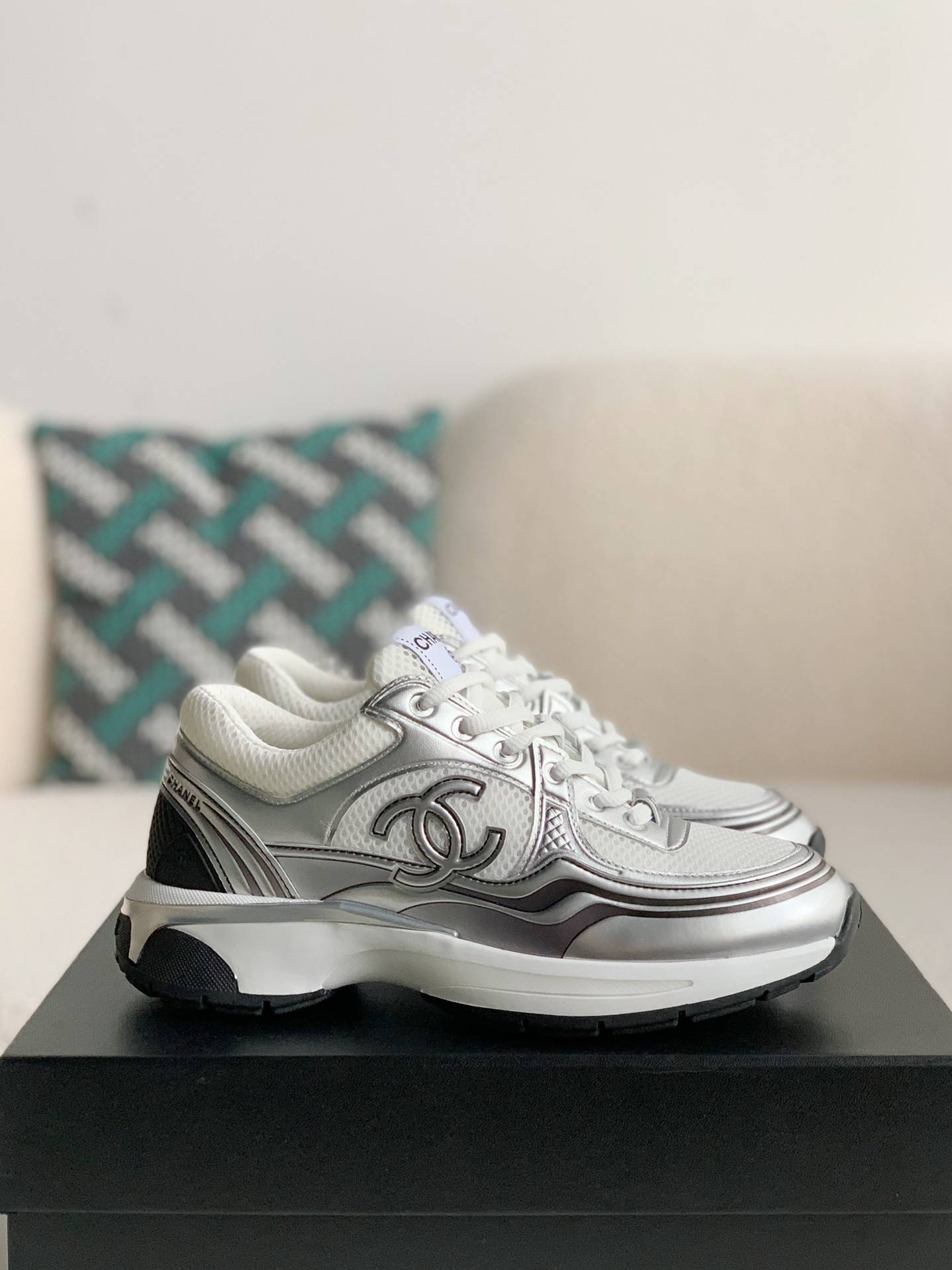 CH*EL  Sneakers