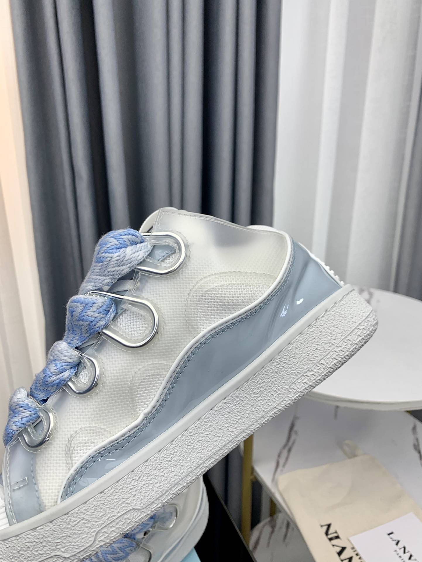 LA*N Sneaker