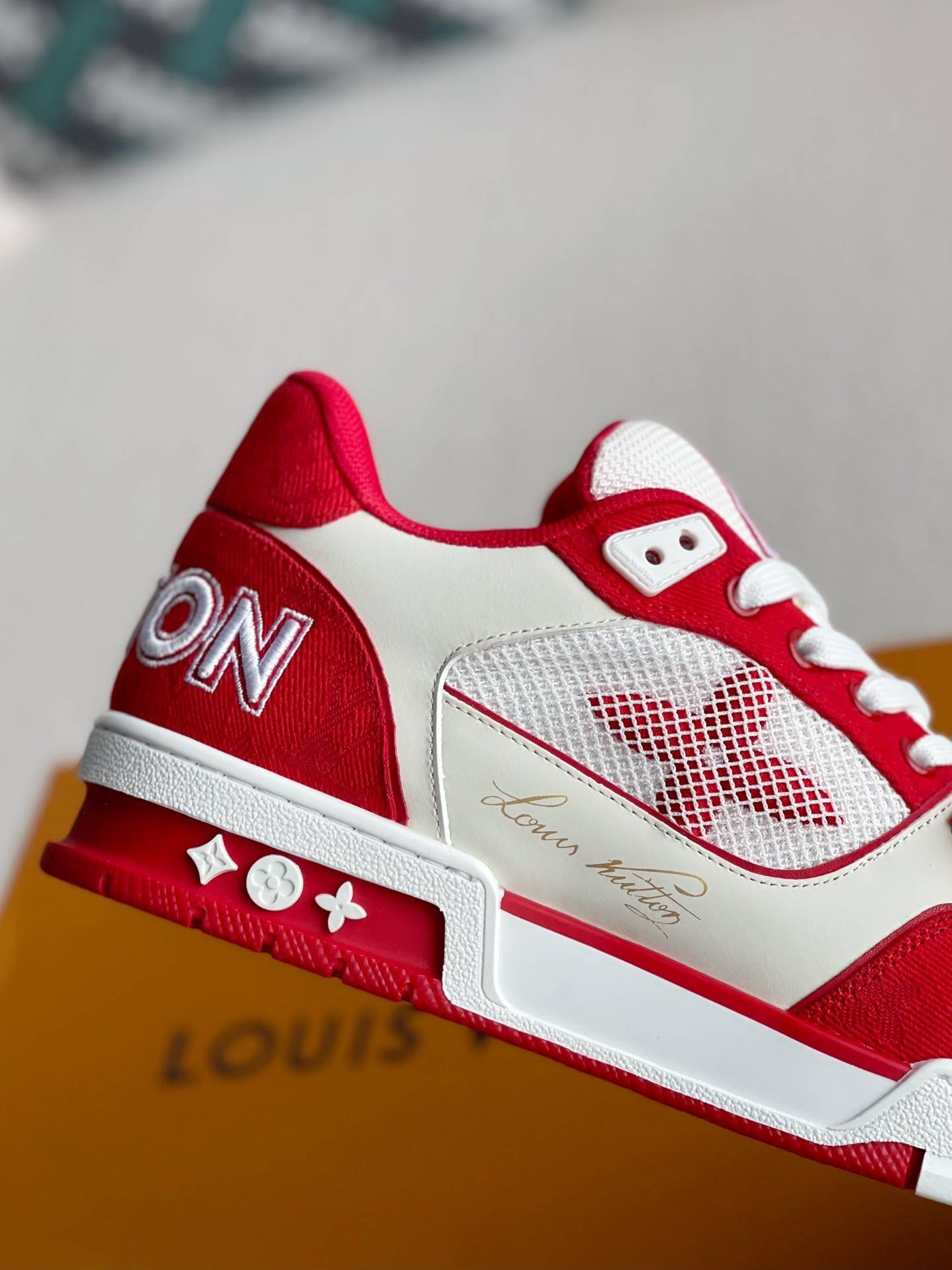 L*V TRAINER Sneakers