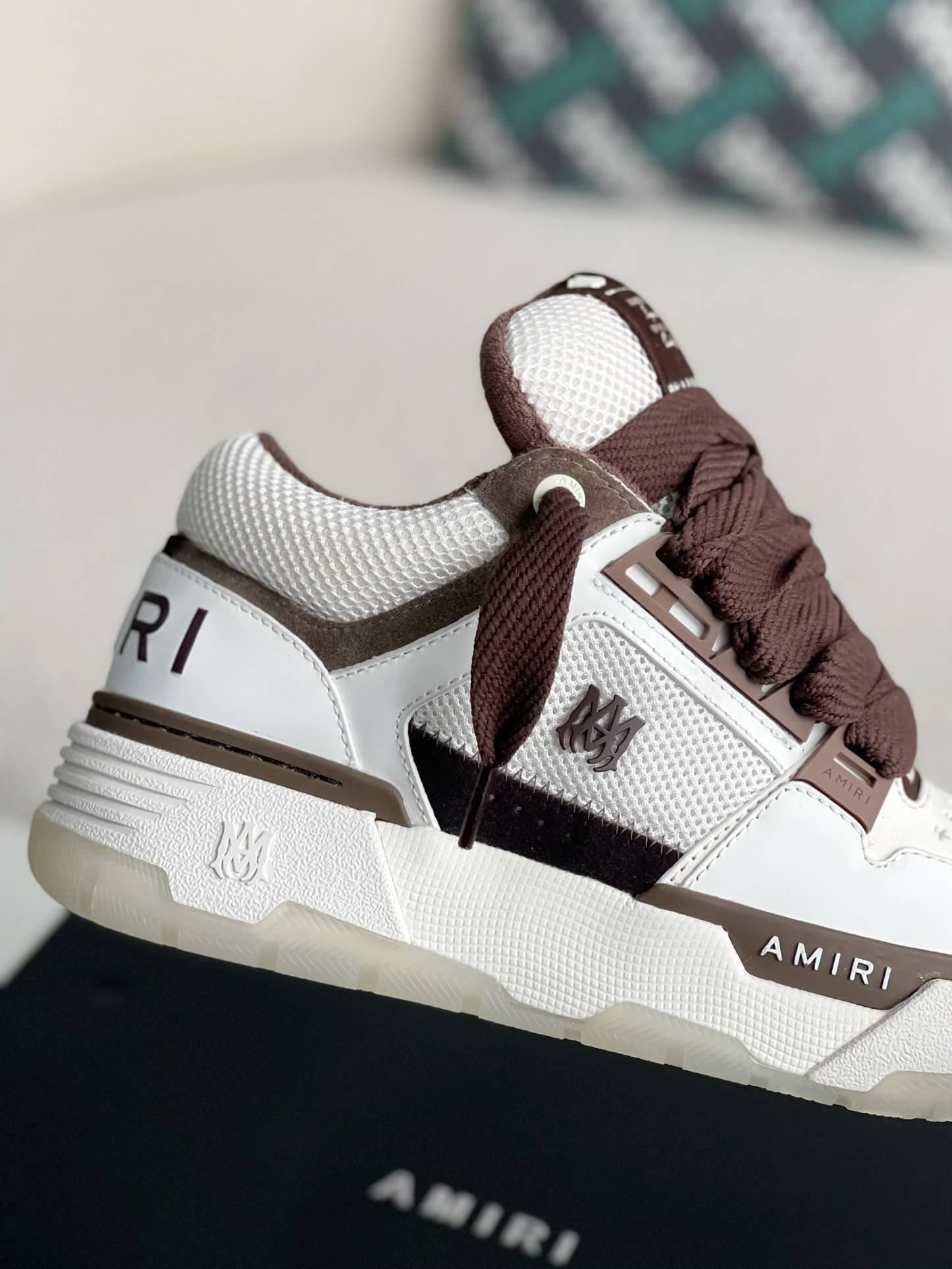 A*RI sneaker